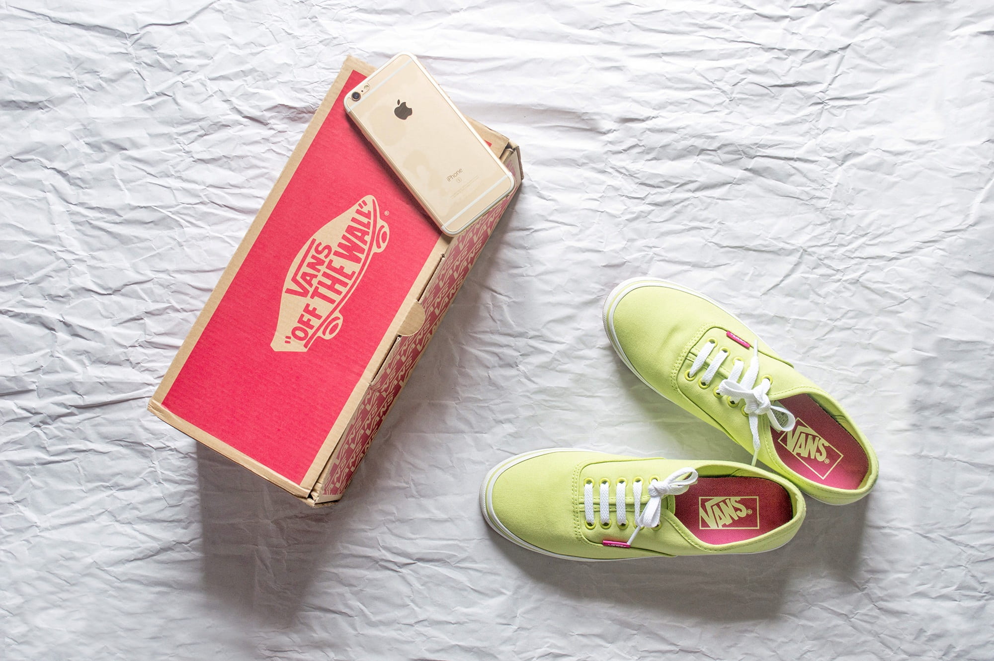 food and drink, iphone 6s, pattern, close-up, food, text, no people, apple, book, shoe box, vans, apple iphone, bed, table, light green, western script, HD Wallpaper