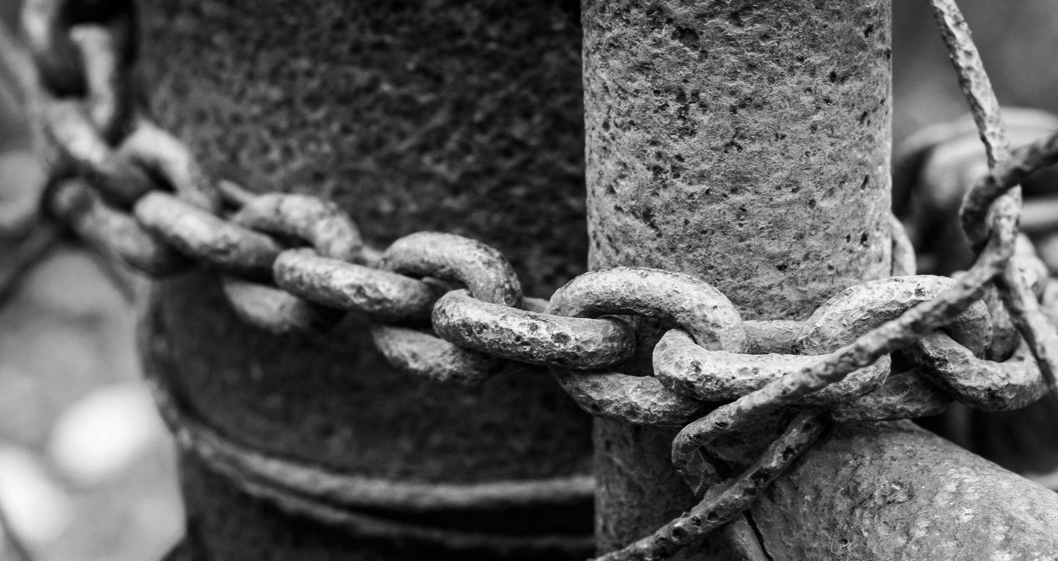 macro, street, details, connected, durability, tied up, stainless steel, chain, focus on foreground, connection, city, metal, rope, iron, hard, strength, HD Wallpaper