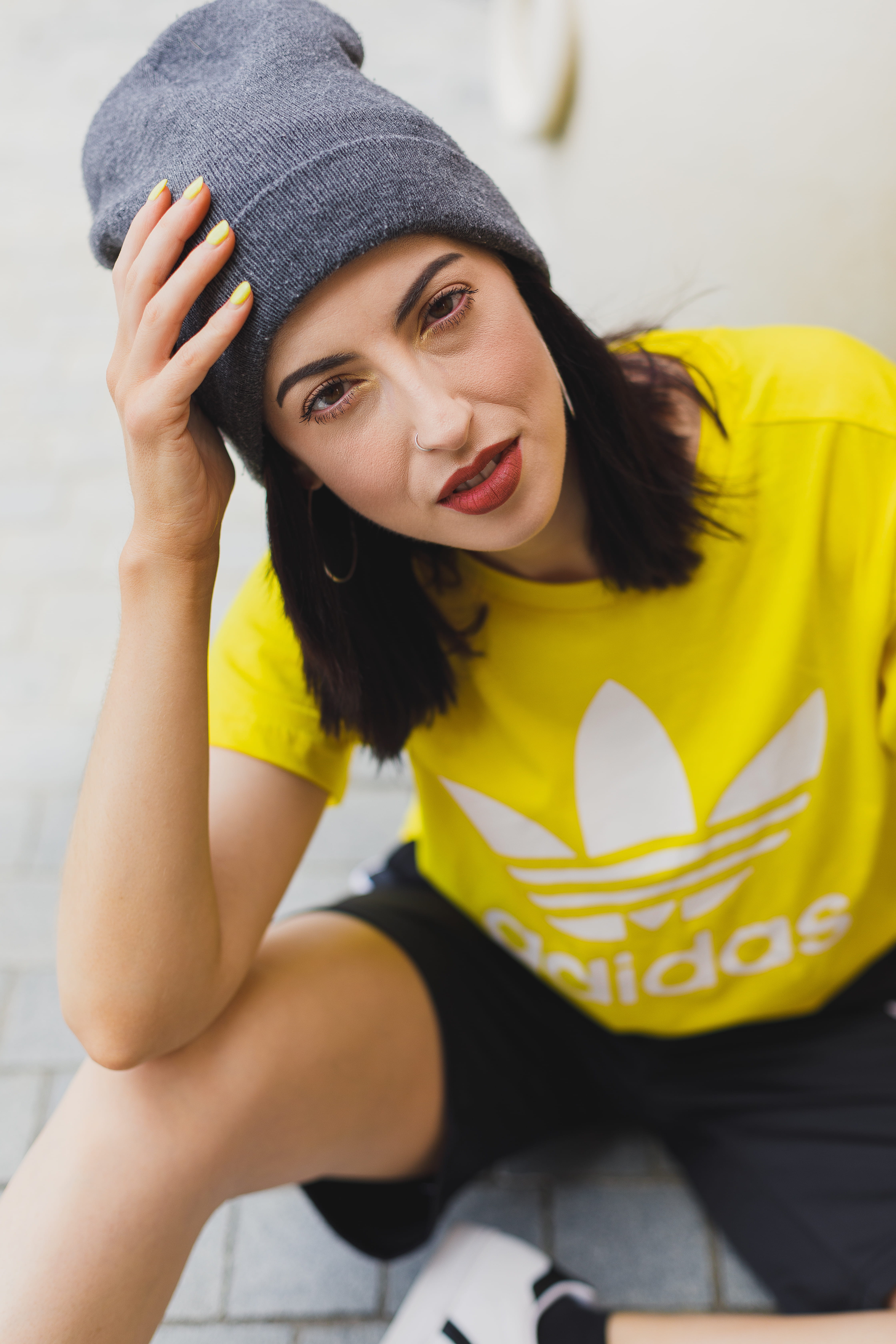 relaxation, beauty, leisure, stylish, casual wear, road, make-up, focus, 5K, sitting, leisure activity, pretty, elegant, facial expression, glamour, clothing, Phone HD Wallpaper