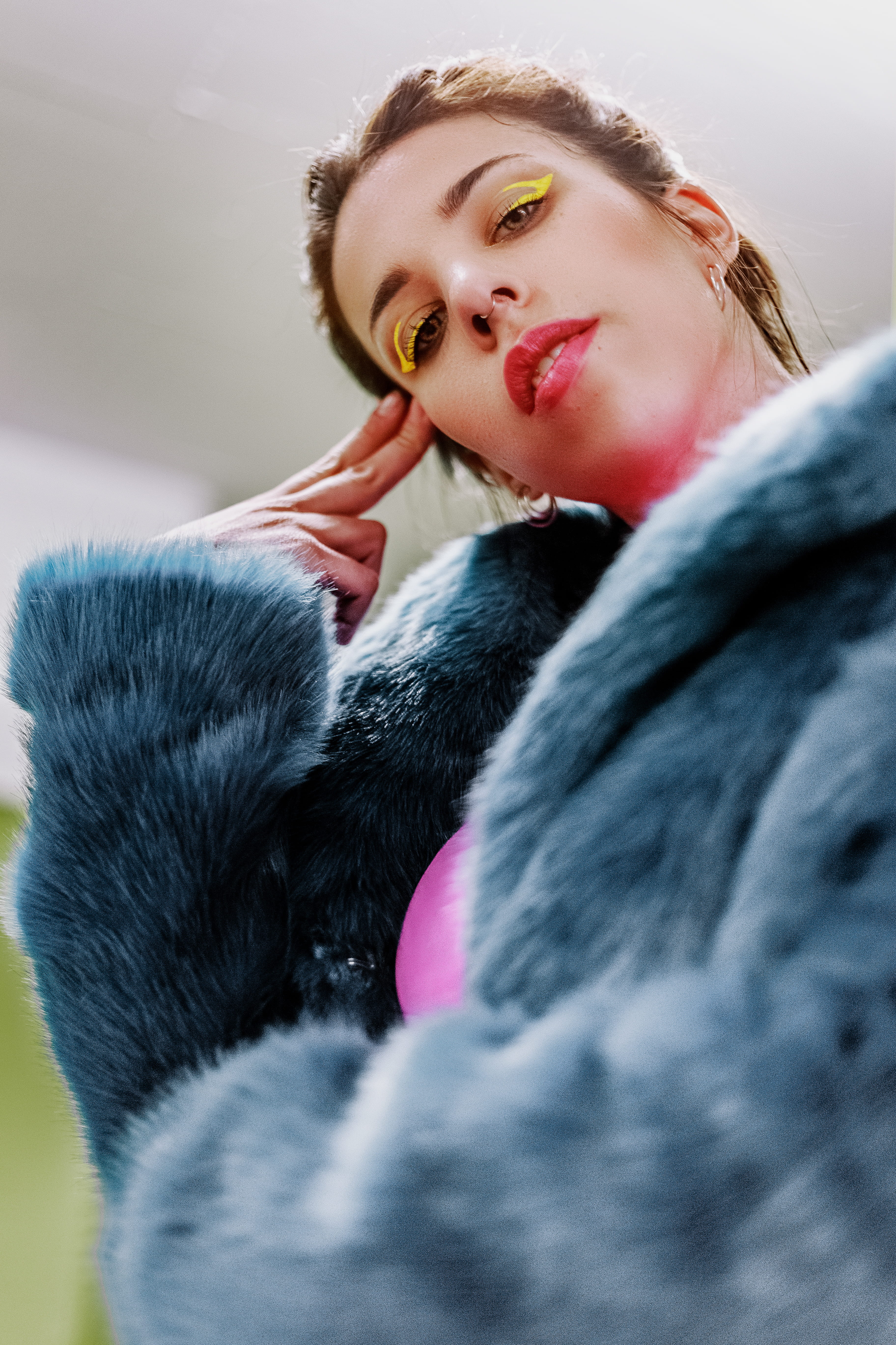 woman, young adult, one animal, women, domestic, female, make-up, coat, pet owner, pets, young women, lifestyles, beautiful, style, fashion, 5K, model, Phone HD Wallpaper