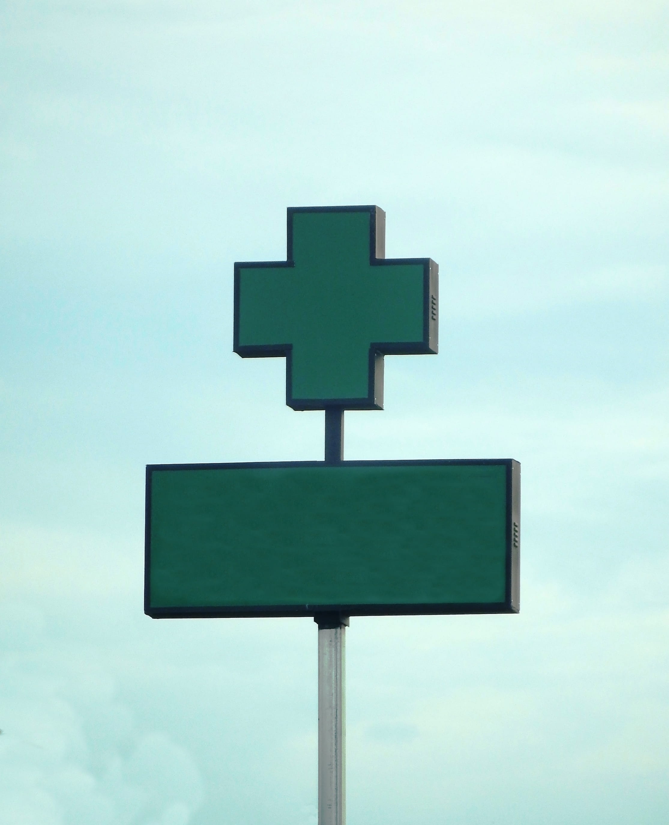 outdoors, green, no people, emergency, blank, direction, blue, veterinary, medicine, metal, low angle view, turquoise colored, directional sign, isolated, Phone HD Wallpaper