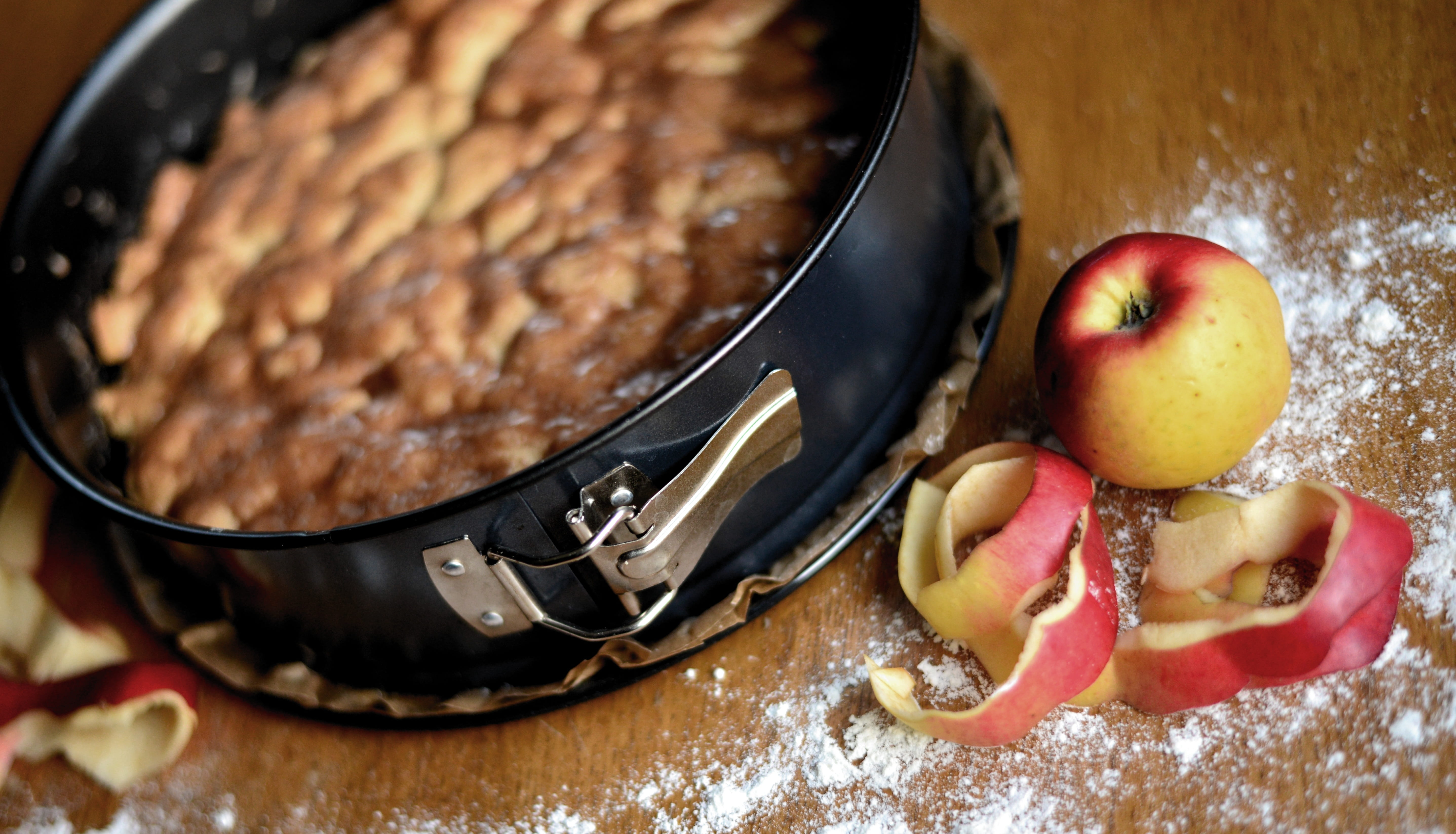 food and drink, close-up, focus on foreground, apple pie, freshness, meat, fruit, no people, indoors, baking dish, high angle view, springform pan, food, HD Wallpaper