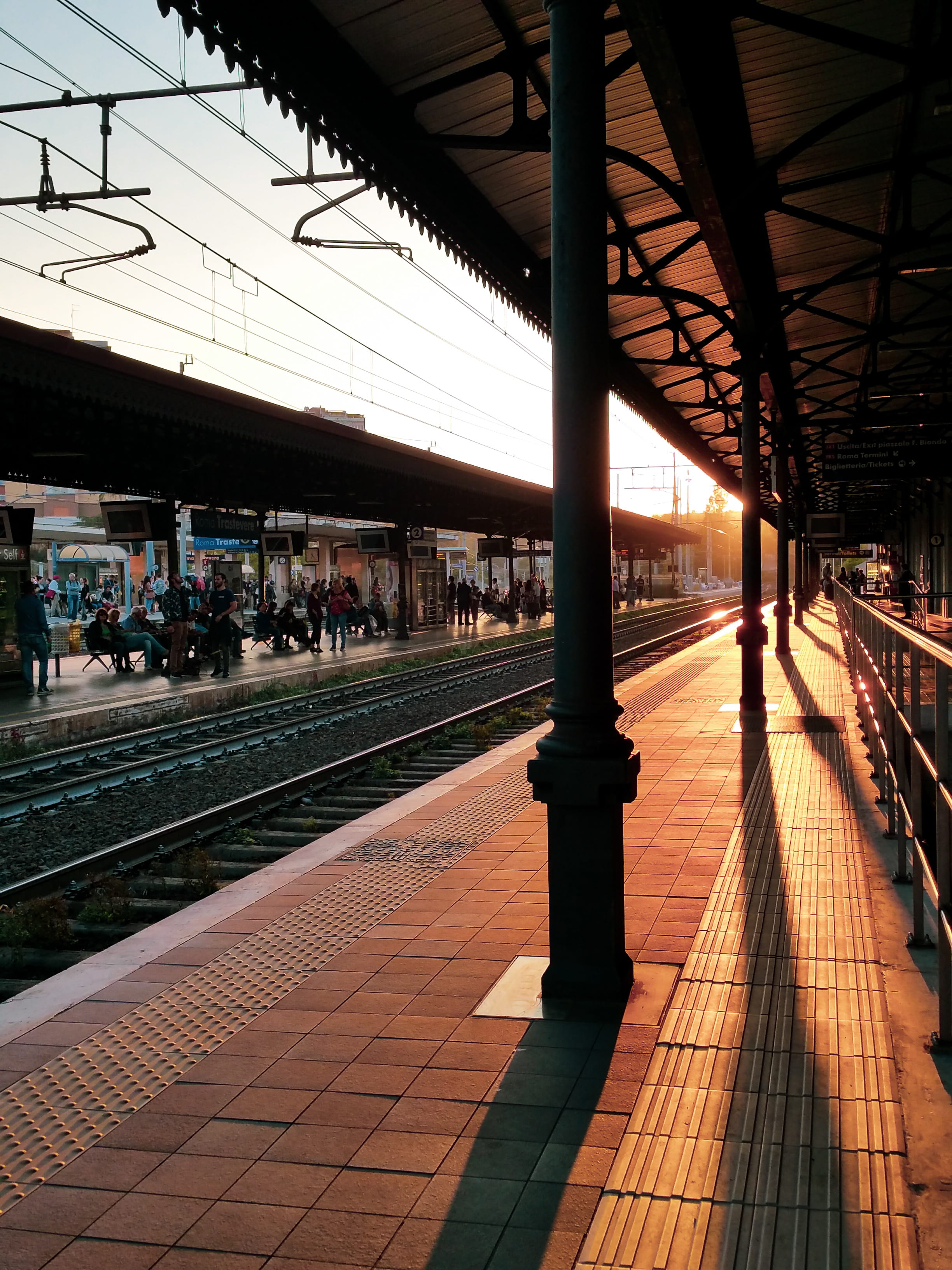 group of people, arrival, waiting, railroad station platform, indoors, incidental people, station, public transportation, train, tiled floor, real people, Phone HD Wallpaper