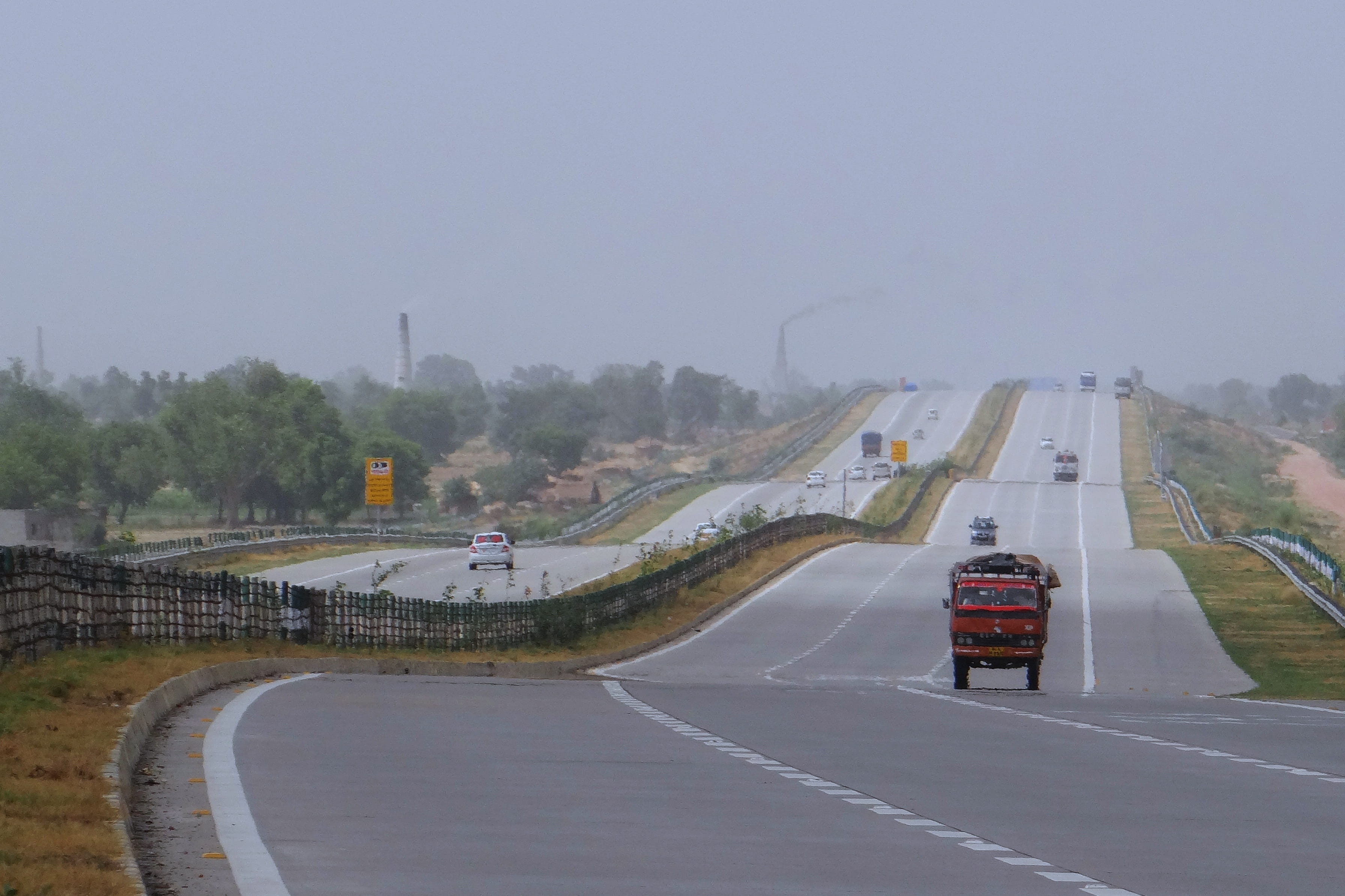 yamuna, Agra, road trip, travel destinations, motor vehicle, direction, city, road, car, architecture, Delhi, 2K, day, delhi-agra, outdoors, taj expressway, HD Wallpaper