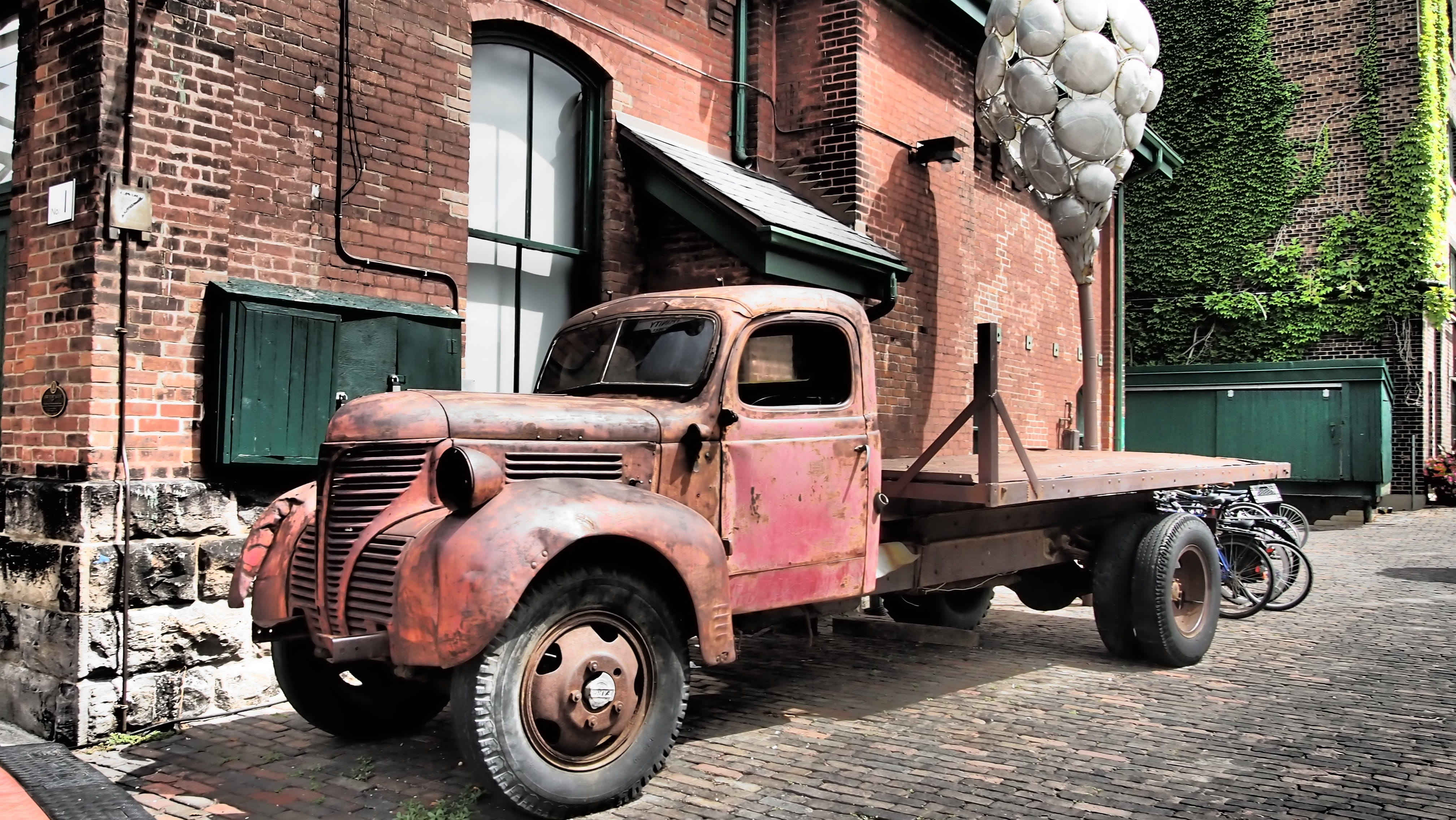 window, transportation, abandoned, mode of transportation, Toronto, 4K, building, building Exterior, motor vehicle, brick wall, color Image, obsolete, HD Wallpaper