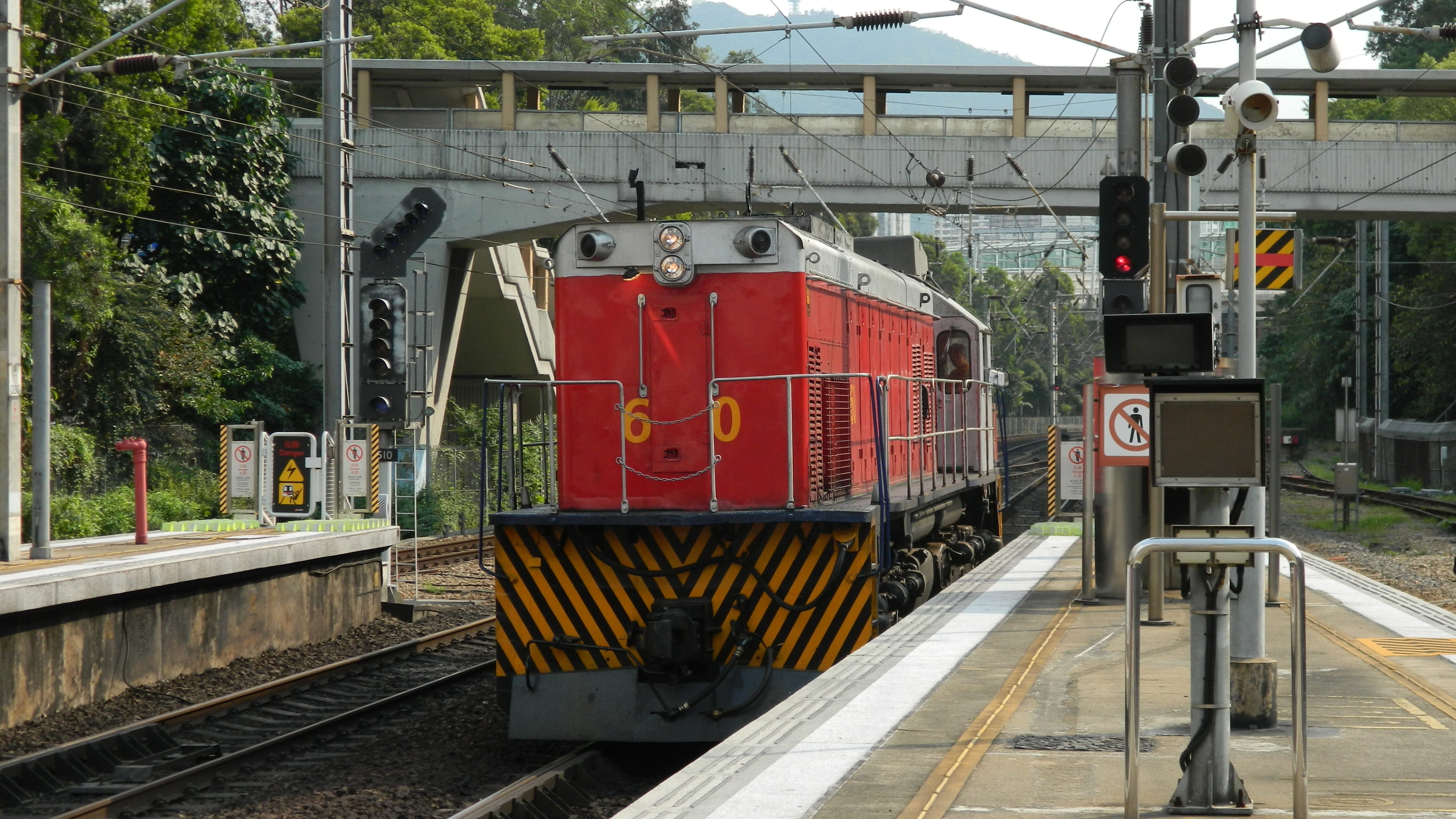 railway, travel, architecture, mtr, city, asian, train, signal, underground, transport, railroad station, rail, hk, locomotive, passenger, day, cable, steam train, HD Wallpaper