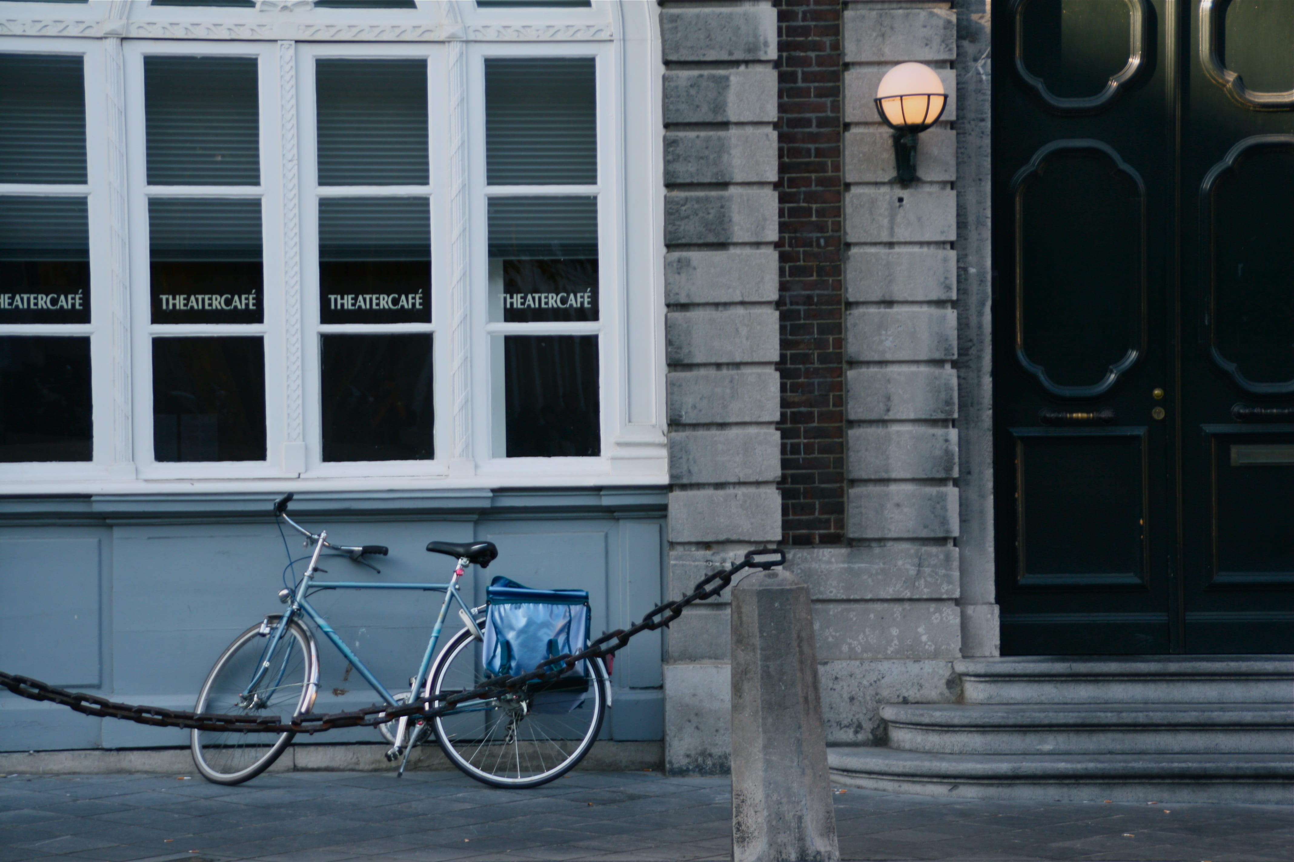 building exterior, footpath, classic, 4K, street, real people, cycling, maastricht, pedal, transport, parking, residential district, transportation, window, HD Wallpaper