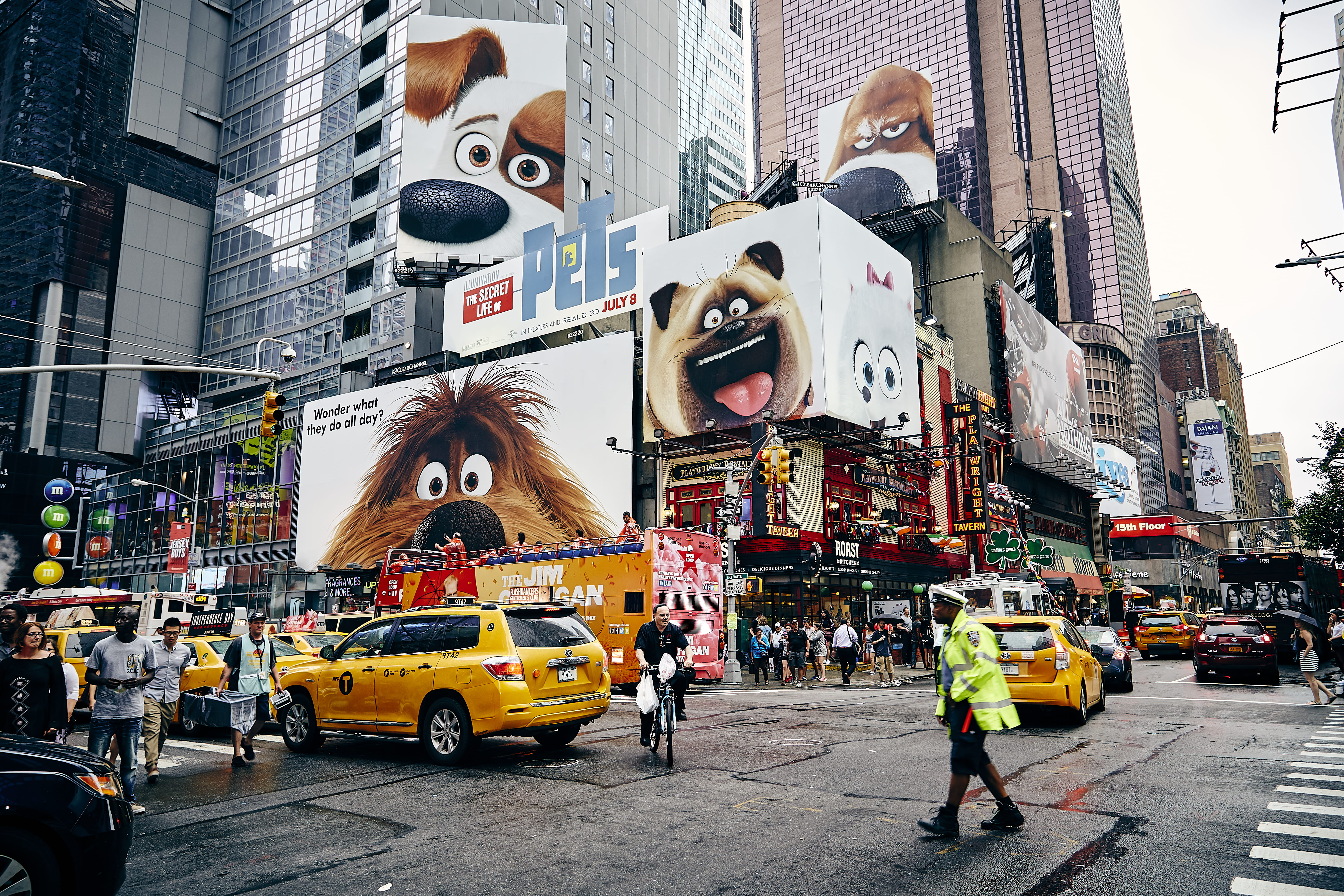 surrounded, advertisement, group of people, taxi, traffic, crowd, building exterior, mode of transportation, buildings, life, along, road, built structure, HD Wallpaper