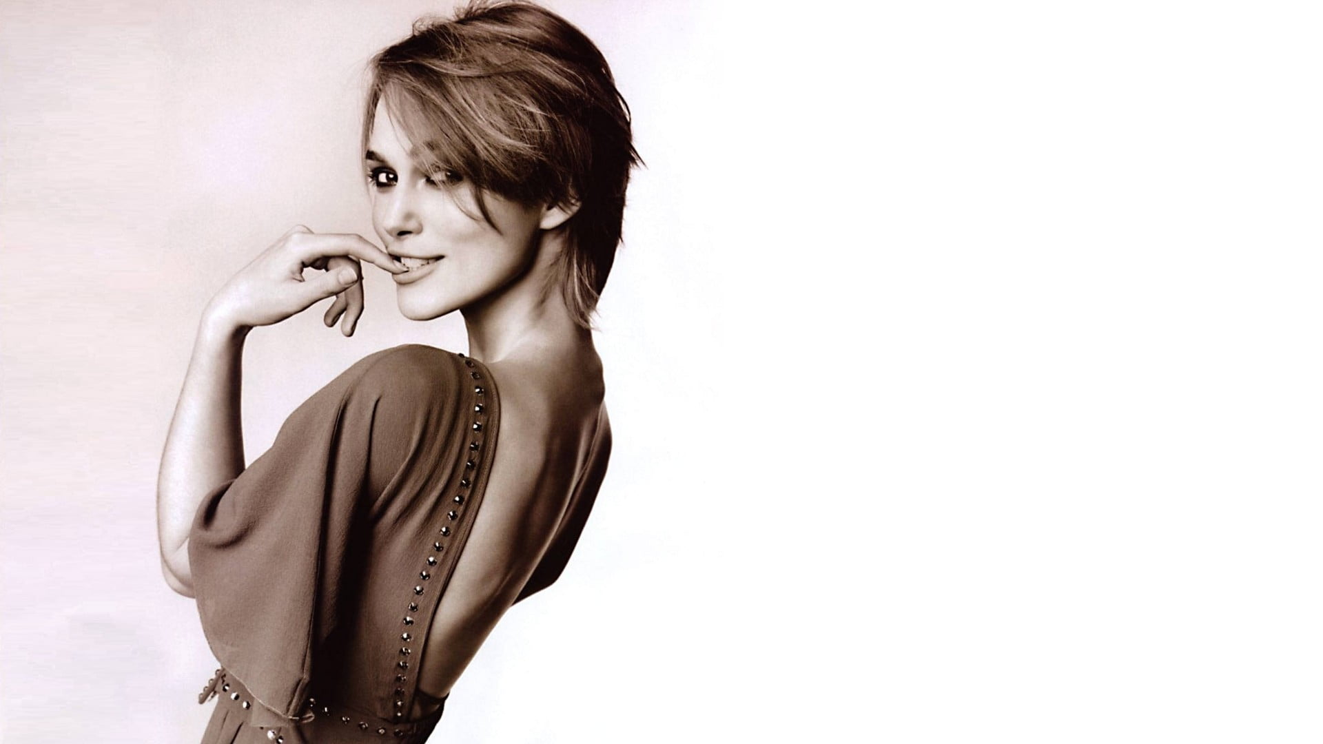 hair, sepia, back, human body part, brunette, waist up, looking at camera, one person, copy space, hairstyle, indoors, bangs, actress, women, adult, beauty, HD Wallpaper
