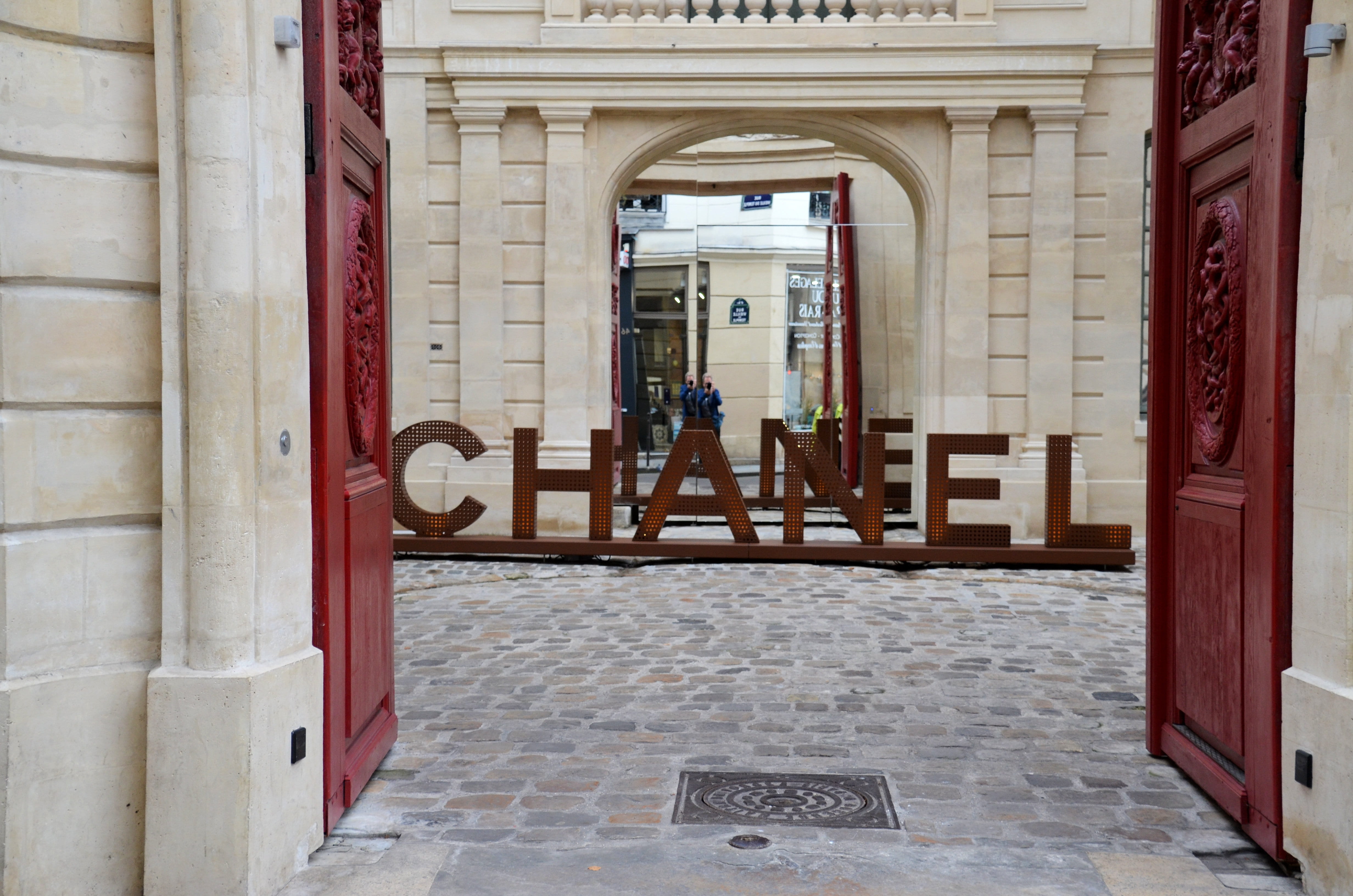 arcade, outdoors, real people, chanel, paris, building exterior, street, built structure, architecture, men, perfume, arch, day, one person, doorway, city, HD Wallpaper