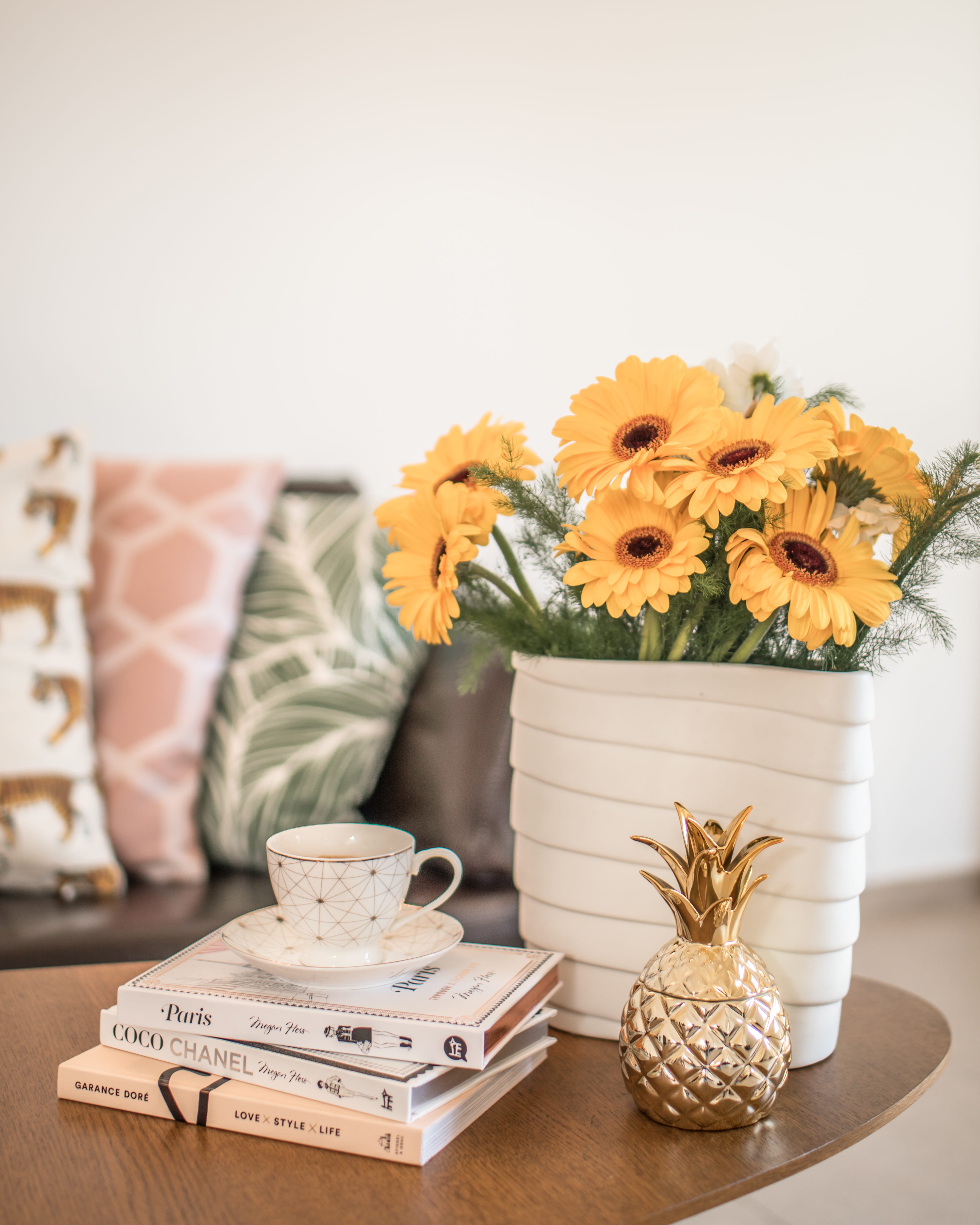 bouquet, decoration, home, home interior, coco chanel, fragility, flowering plant, sunflower, flower arrangement, book, nature, indoors, livingroom, no people, Phone HD Wallpaper