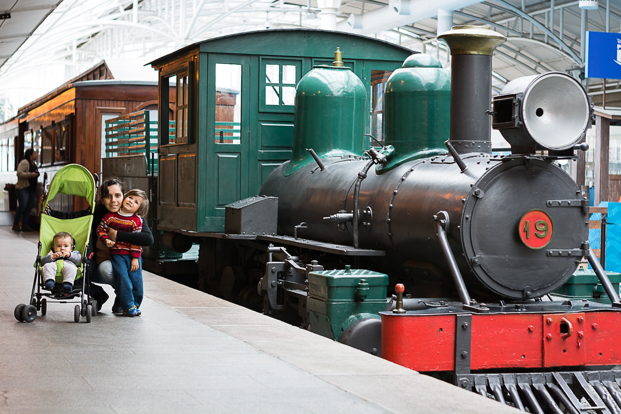 1080P, transportation, brazil, childhood, standing, adult, people, child, males, women, day, innocence, train, shoping, full length, train - vehicle, rail transportation, HD Wallpaper