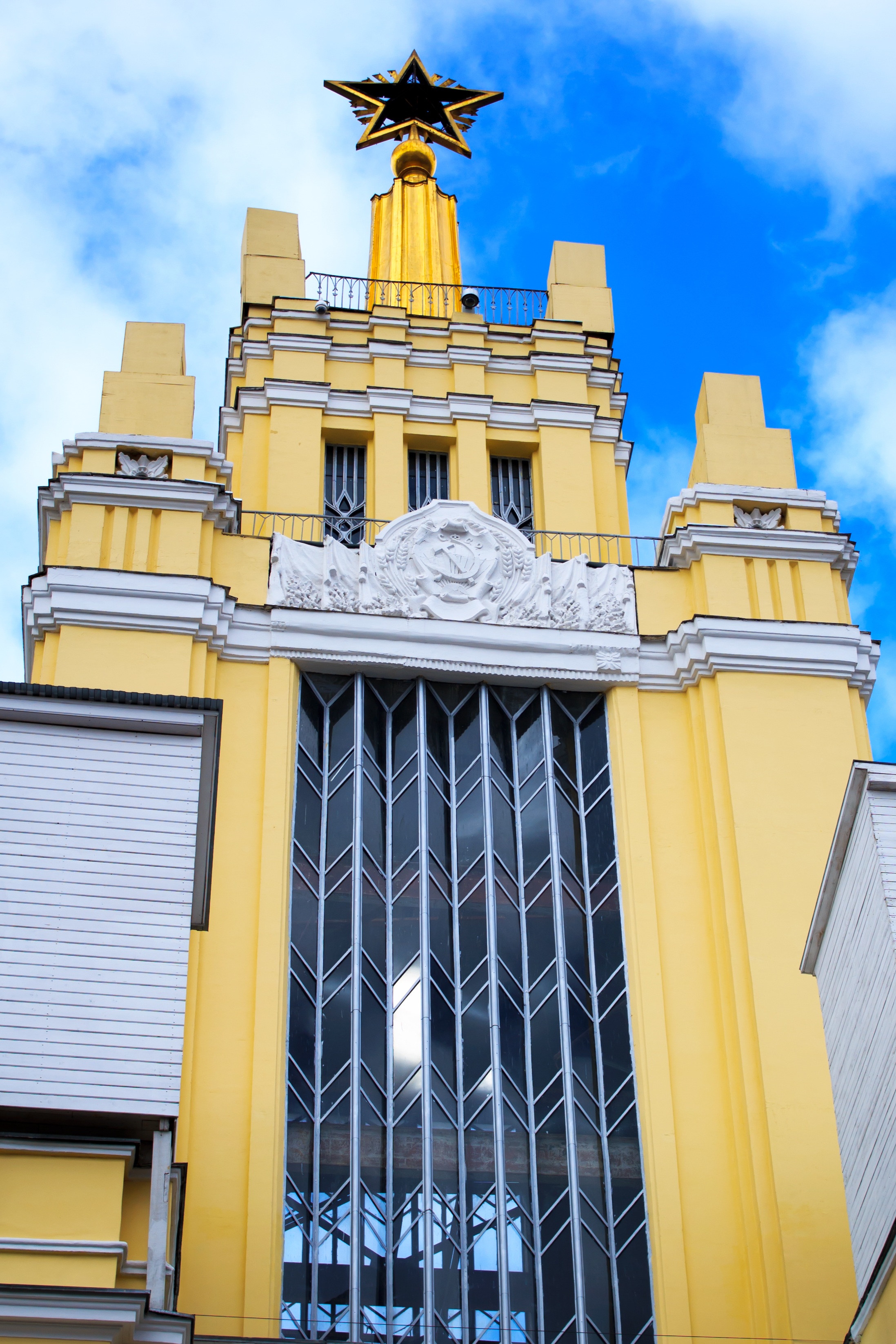 low angle view, decor, outdoors, nature, pavilion, the ussr, building, animal, animal themes, city, the soviet union, 2K, sculpture, cloud - sky, yellow, Phone HD Wallpaper