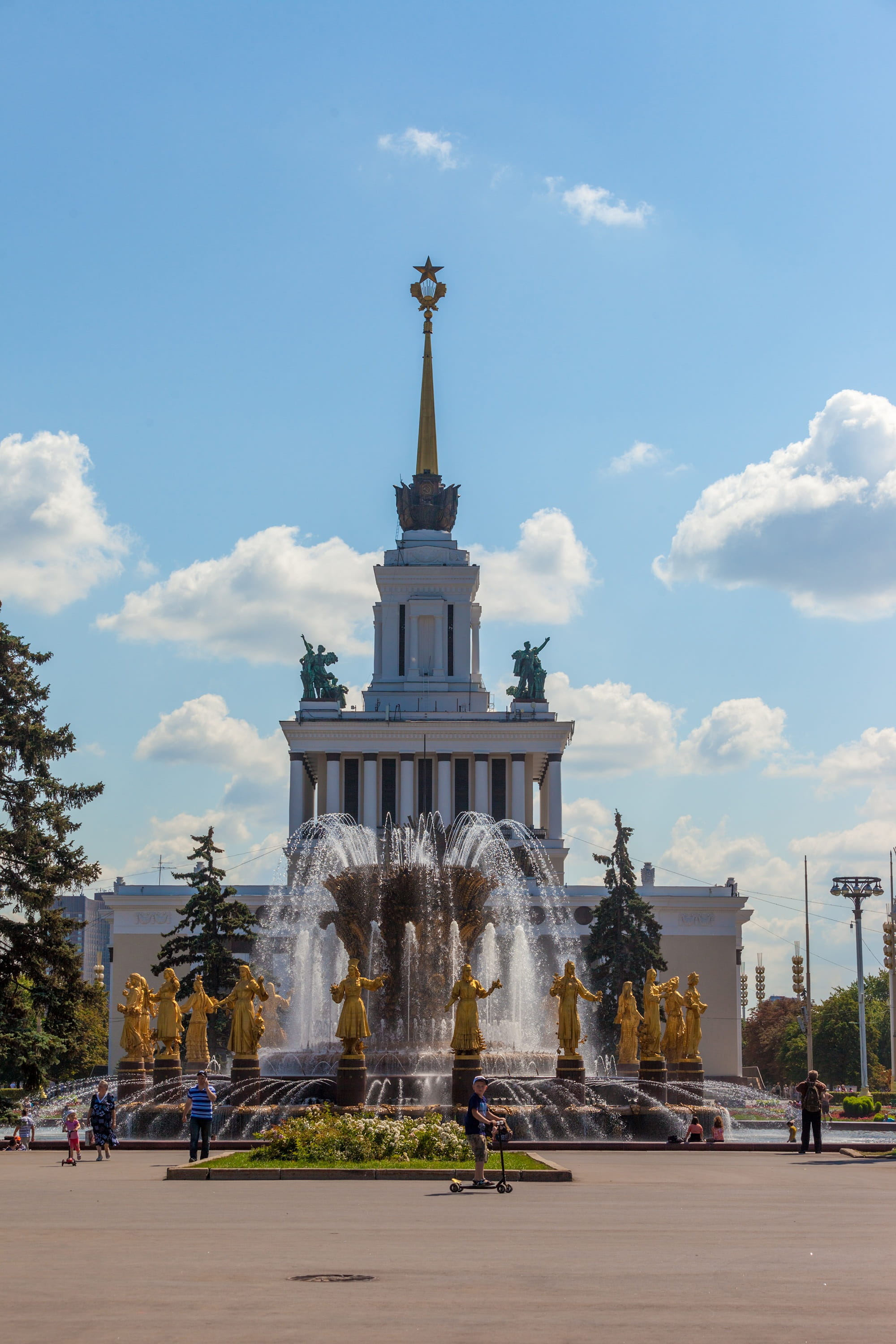female likeness, art and craft, sculpture, Moscow, Pavilion, showplace, architectural column, nature, incidental people, sky, the soviet union, architecture, Phone HD Wallpaper