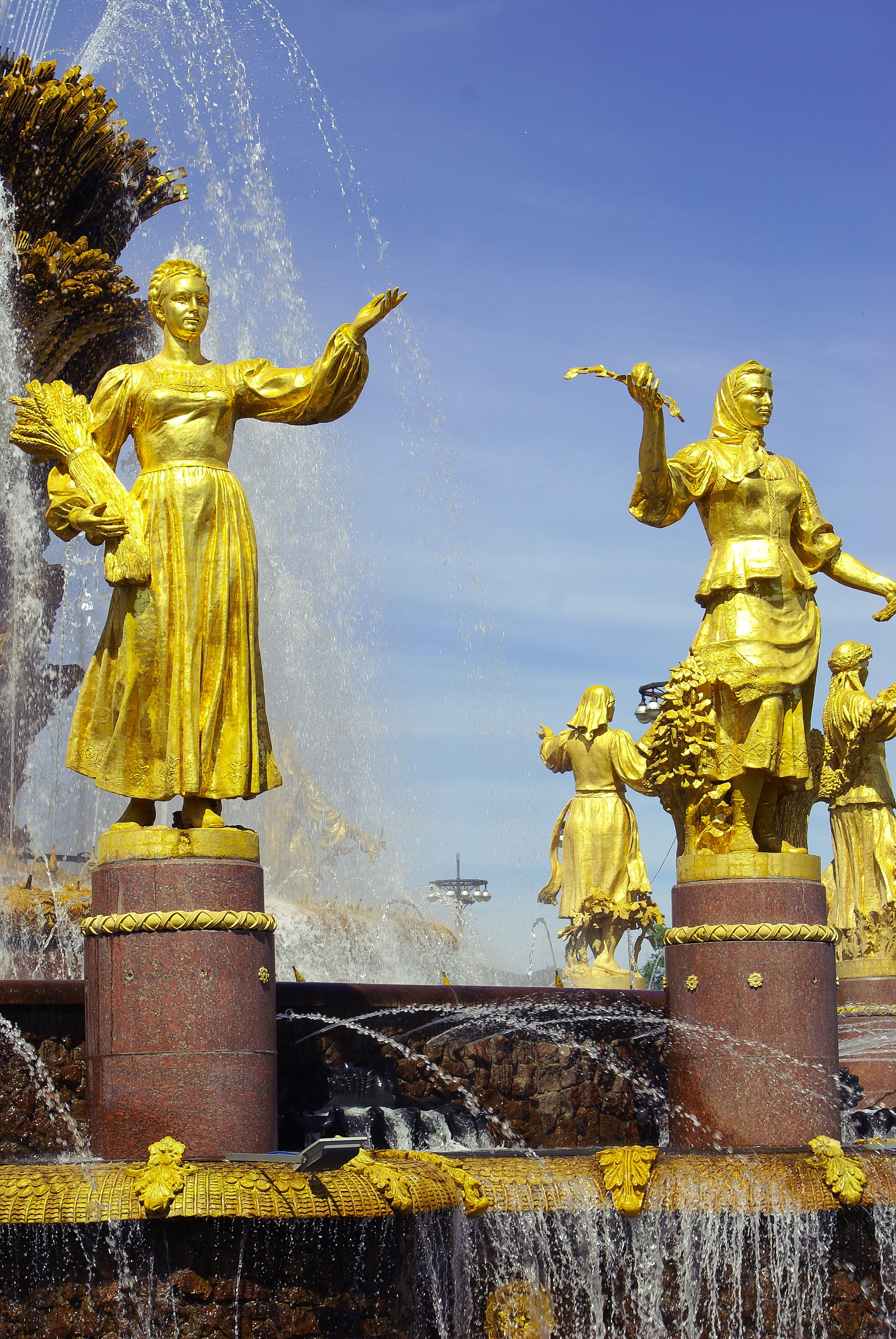 history, outdoors, fountain, no people, workers, representation, angel, historical, russia, female likeness, art and craft, nature, 4K, gilded, sculpture, Phone HD Wallpaper