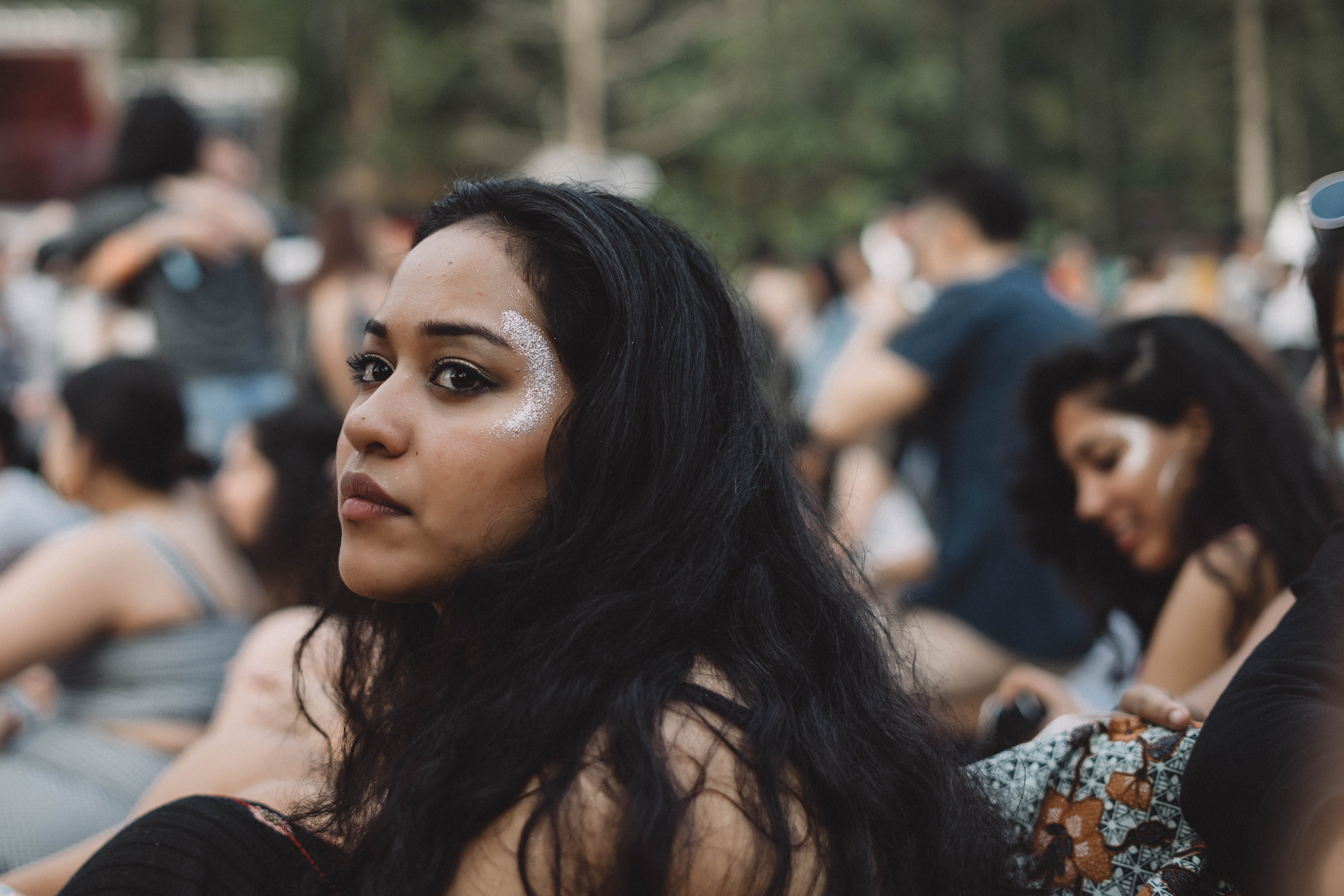 looking, good, girl, contemplation, young women, festival, young adult, hairstyle, focus on foreground, people, hair, woman, looking away, women, focus, HD Wallpaper