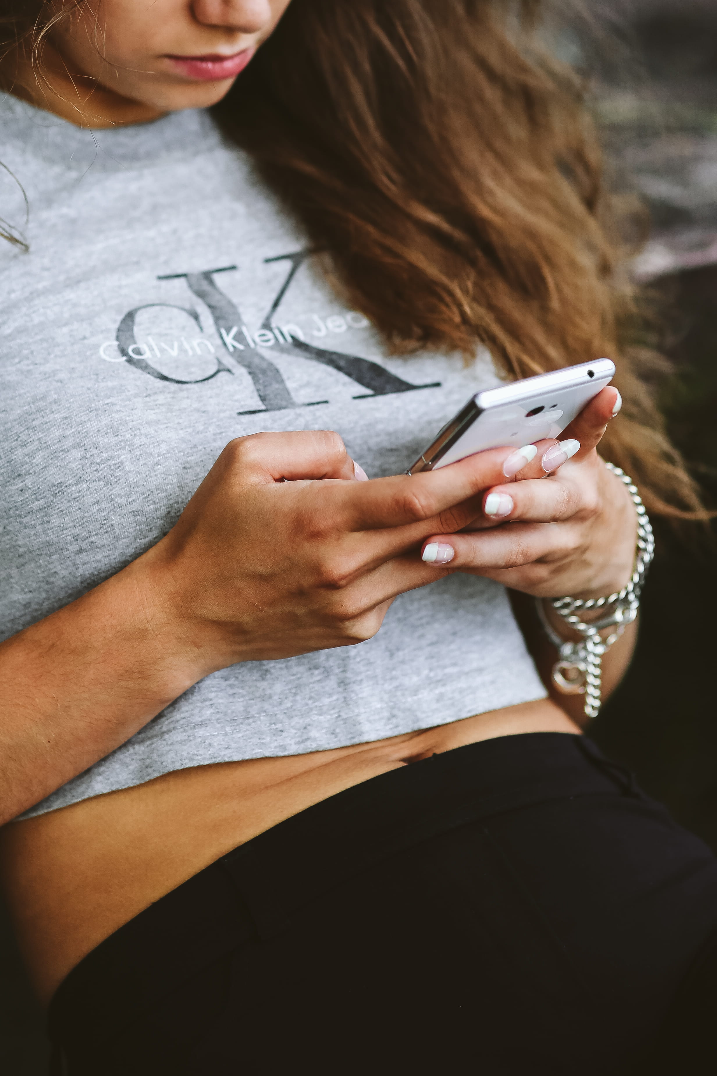 telephone, real people, females, caucasian Ethnicity, holding, caucasian, white phone, mobile Phone, mobile, hairstyle, women, smartphone, phone, tech, Phone HD Wallpaper