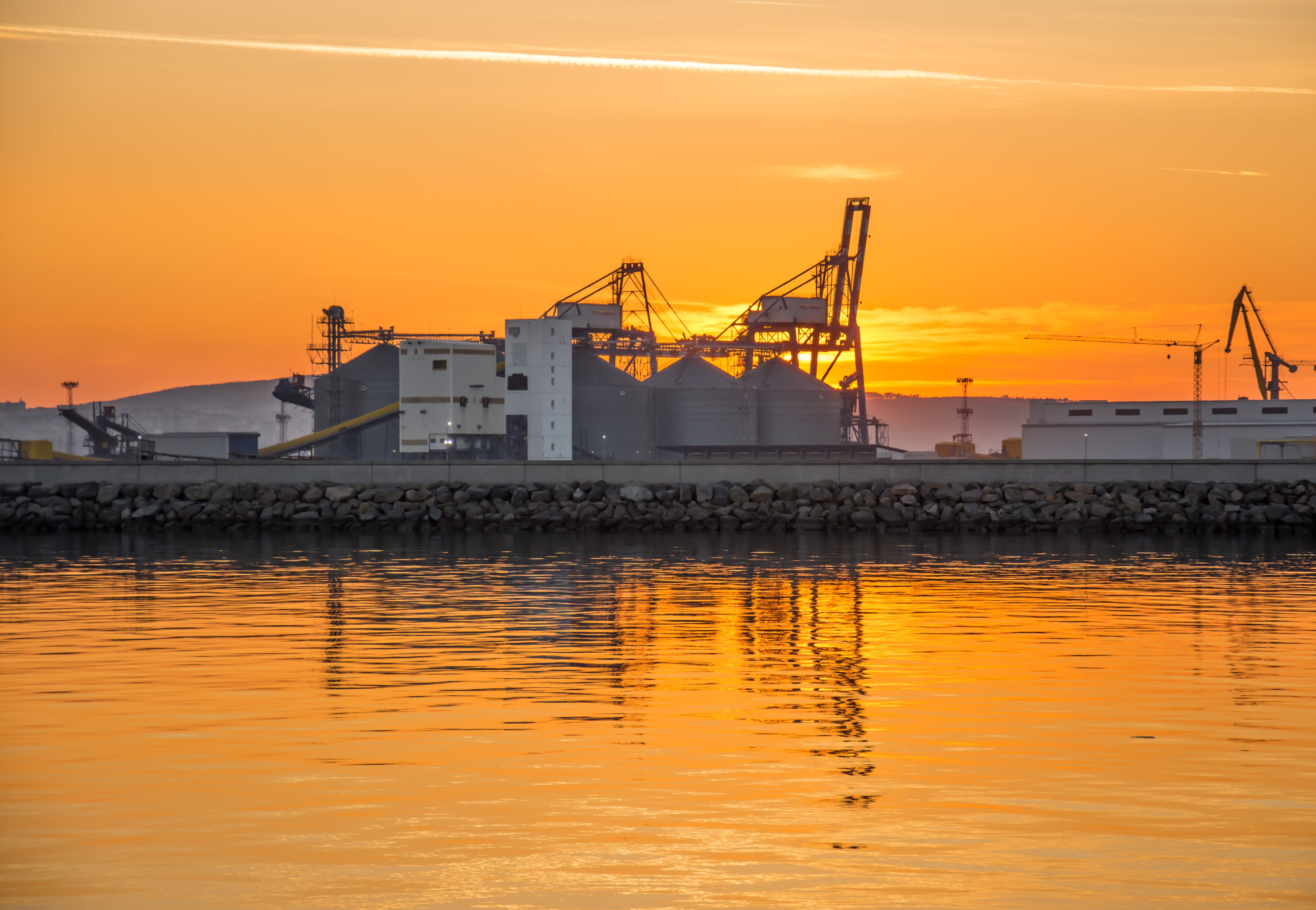 international, export, sunset, water, sea, industry, port, import, transportation, heavy, storage, logistics, crane, outdoors, loading, unloading, crane - construction machinery, HD Wallpaper