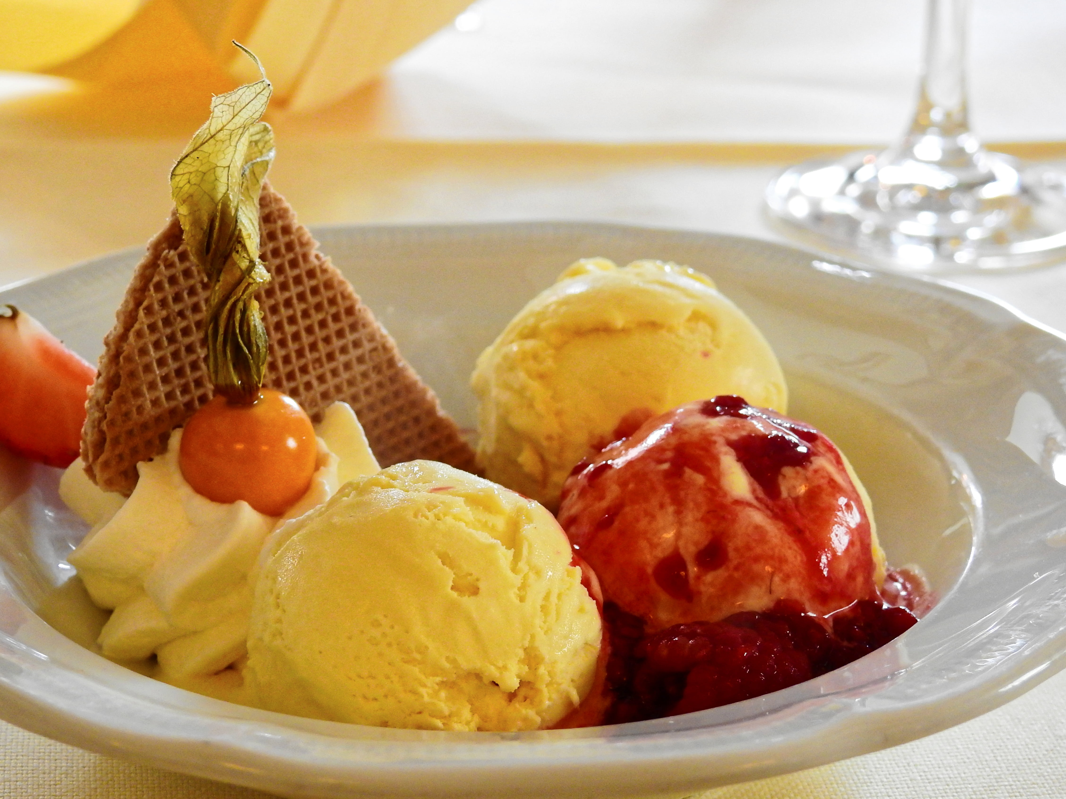 sweet, close-up, ready-to-eat, hot raspberries, food and drink, dessert, restaurant, freshness, eat, still life, ice cream, frozen, physalis, frozen food, HD Wallpaper