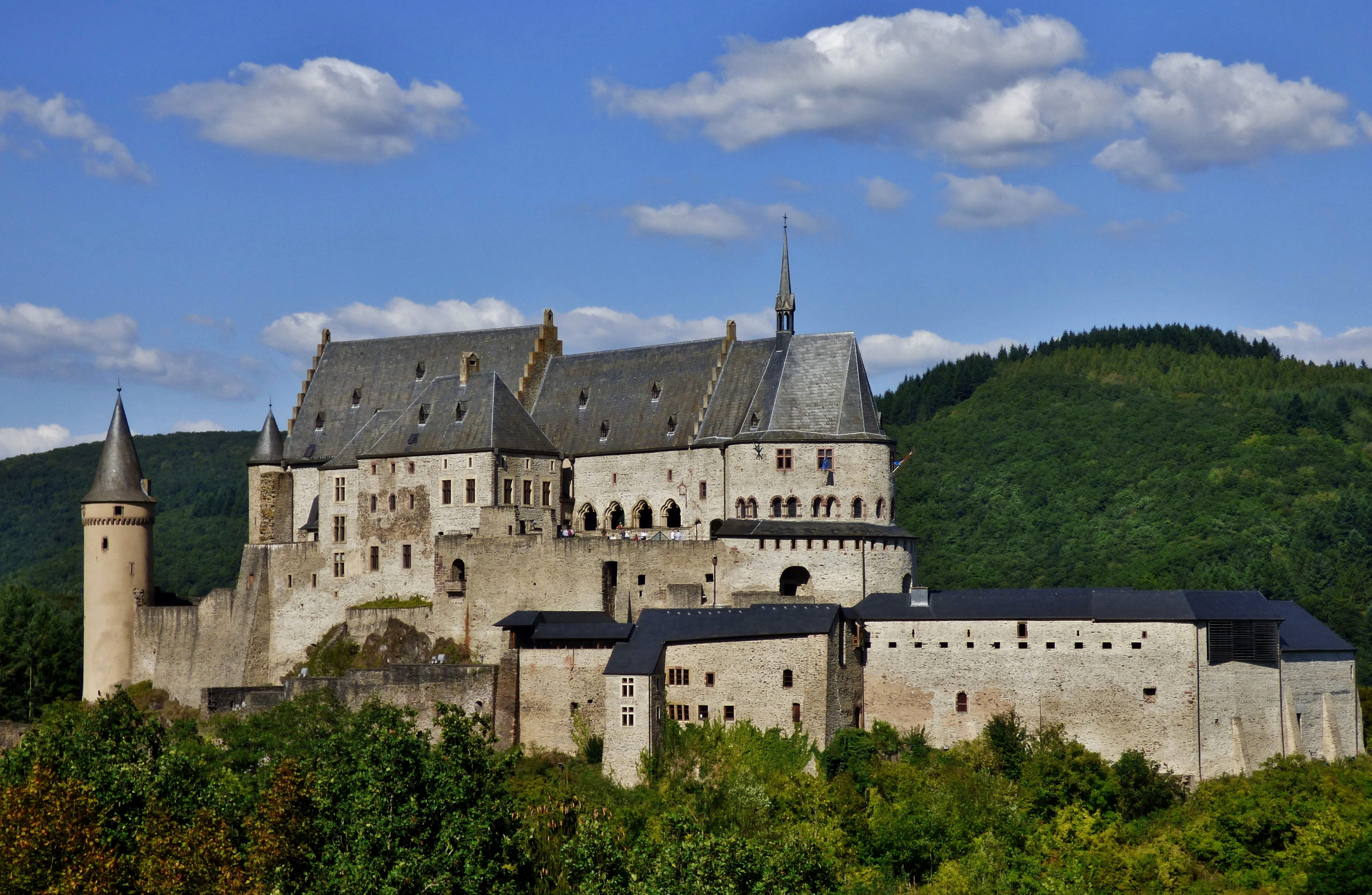 4K, day, outdoors, no people, cloud - sky, tree, place of worship, building, culture, sky, travel destinations, the past, vianden, luxembourg, plant, built structure, HD Wallpaper
