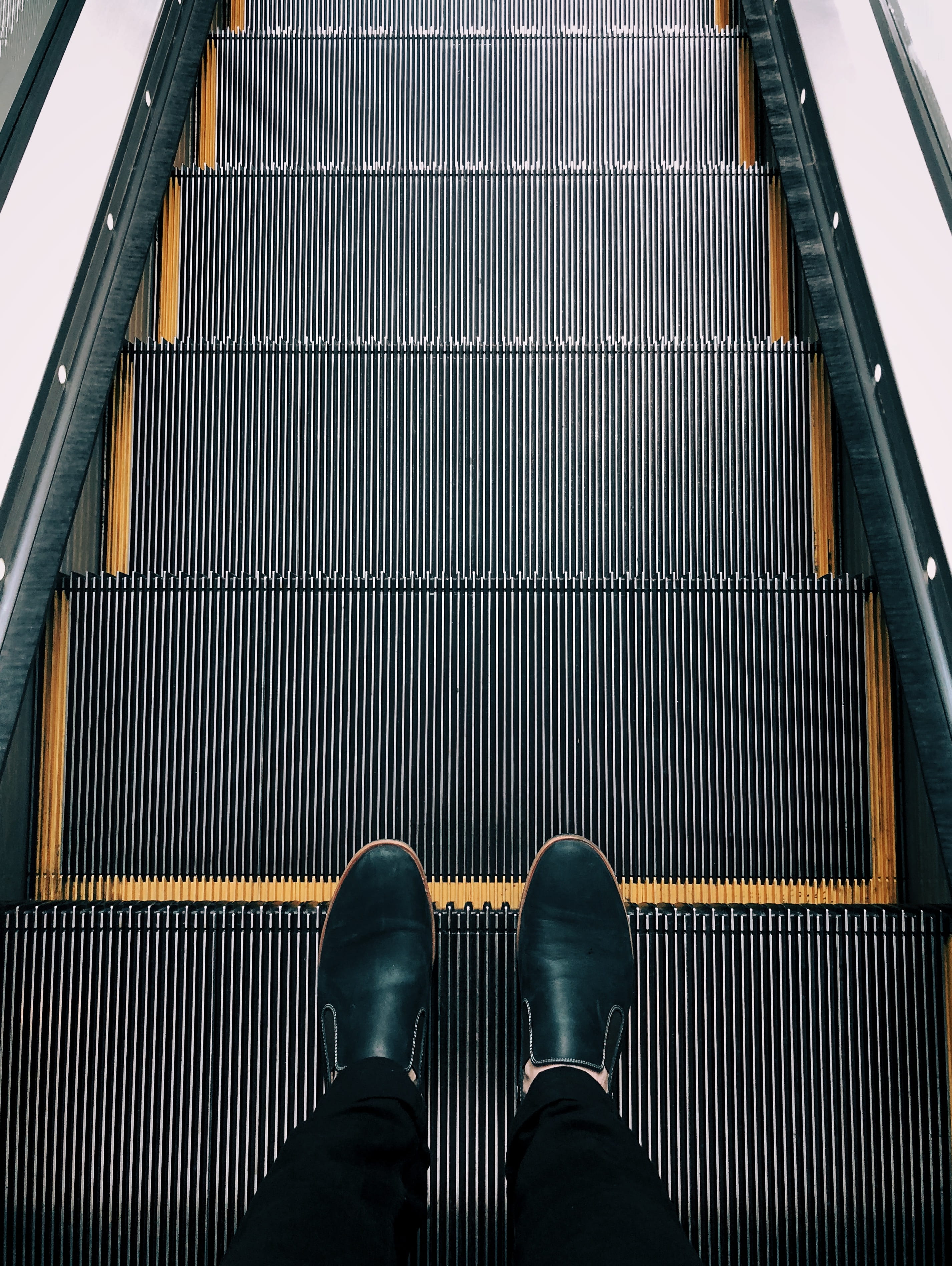 human limb, feet, shoe, person, escalator, real people, going up, human foot, body part, men, standing, triangle, foot, human body part, grey, 2K, texture, Phone HD Wallpaper