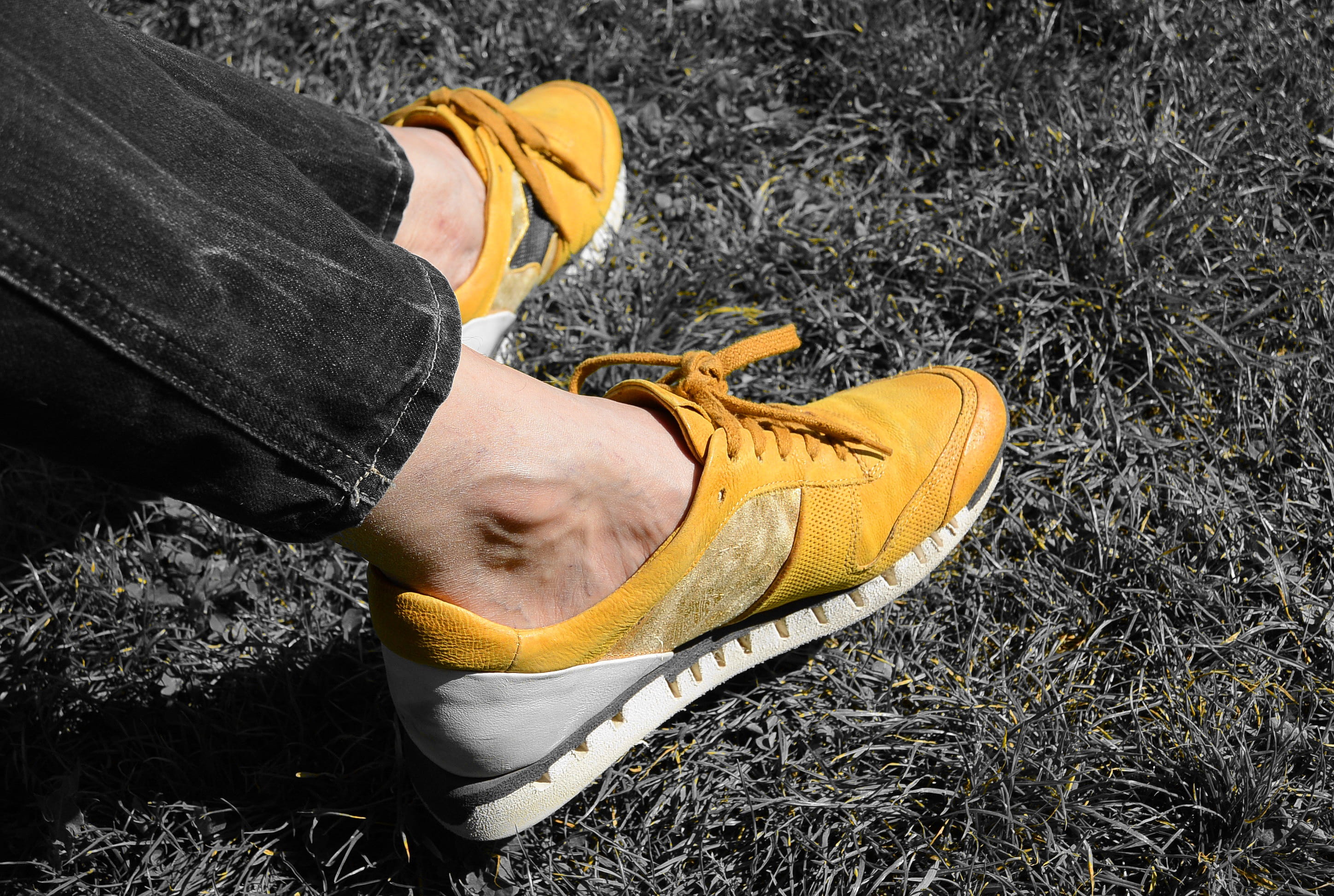 high angle view, human foot, land, go, unrecognizable person, one person, casual clothing, jeans, Sneakers, lifestyles, plant, lying down, hiking, Relaxation, HD Wallpaper