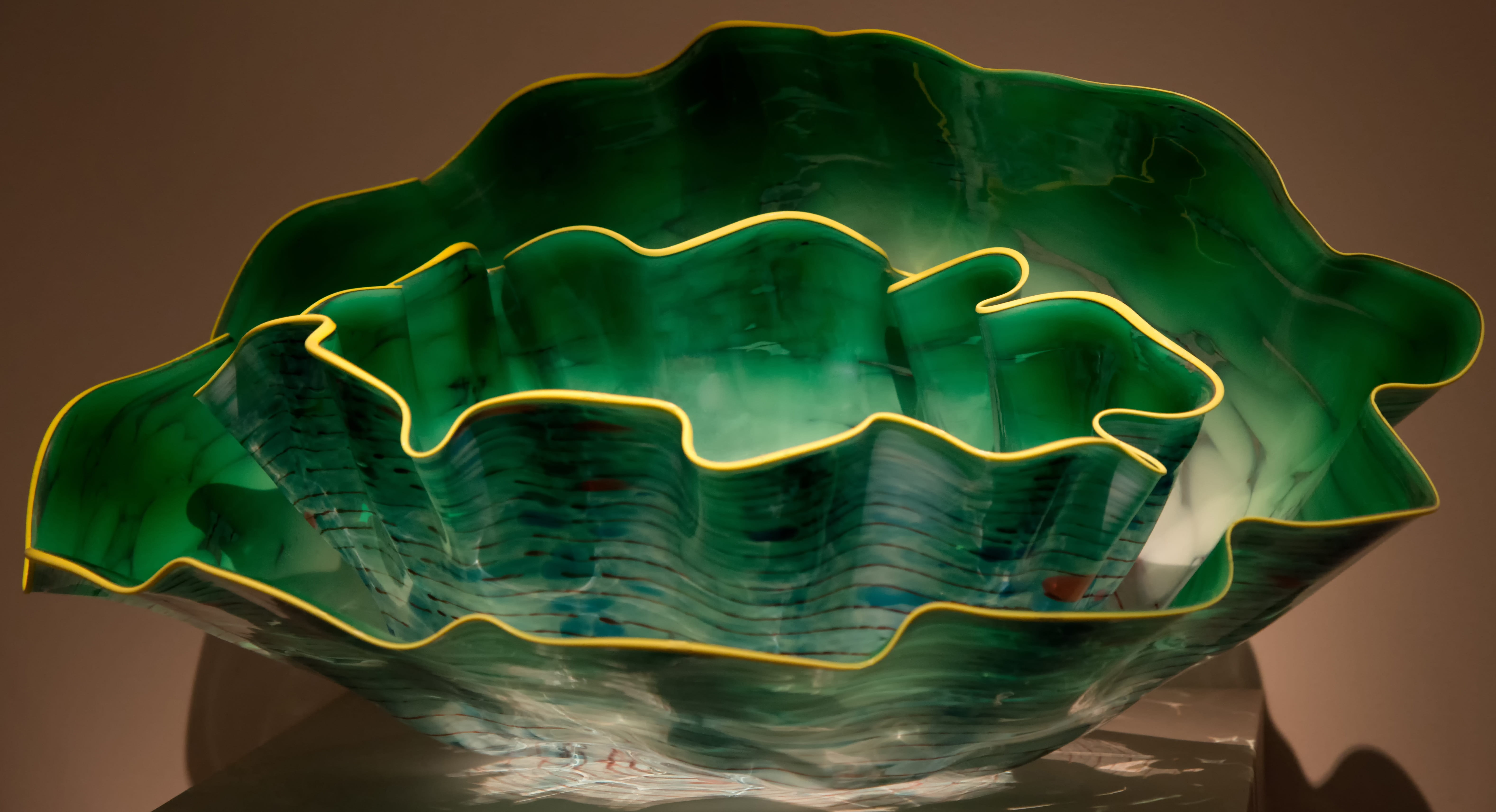 history, blown glass, 5K, pattern, no people, creativity, studio shot, indoors, de young museum, animal themes, dahlia chihuly, colored background, single object, HD Wallpaper