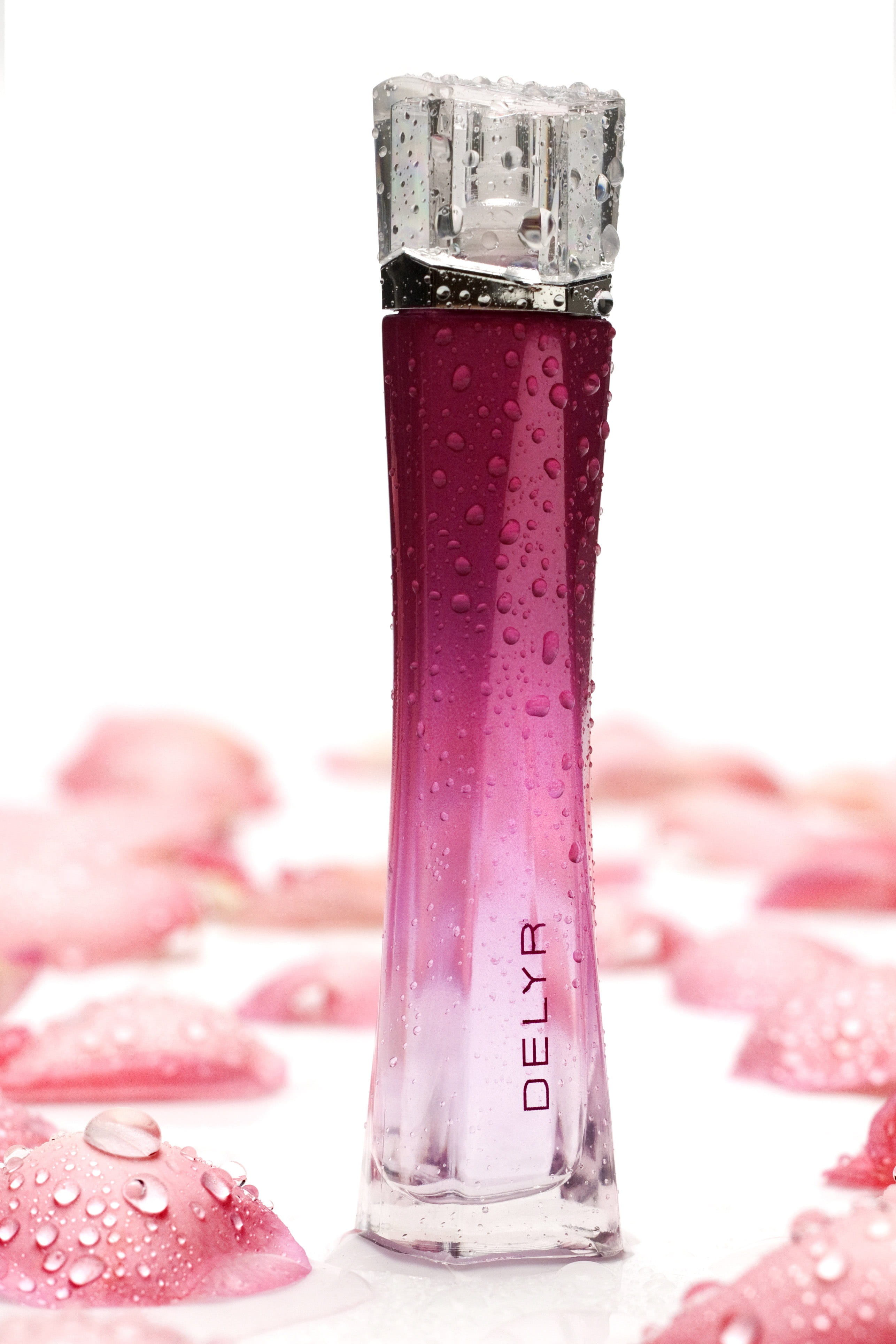 perfume, focus on foreground, 4K, rosa, fragrance, drink, purple, close-up, glass - material, studio shot, refreshment, transparent, still life, indoors, Phone HD Wallpaper