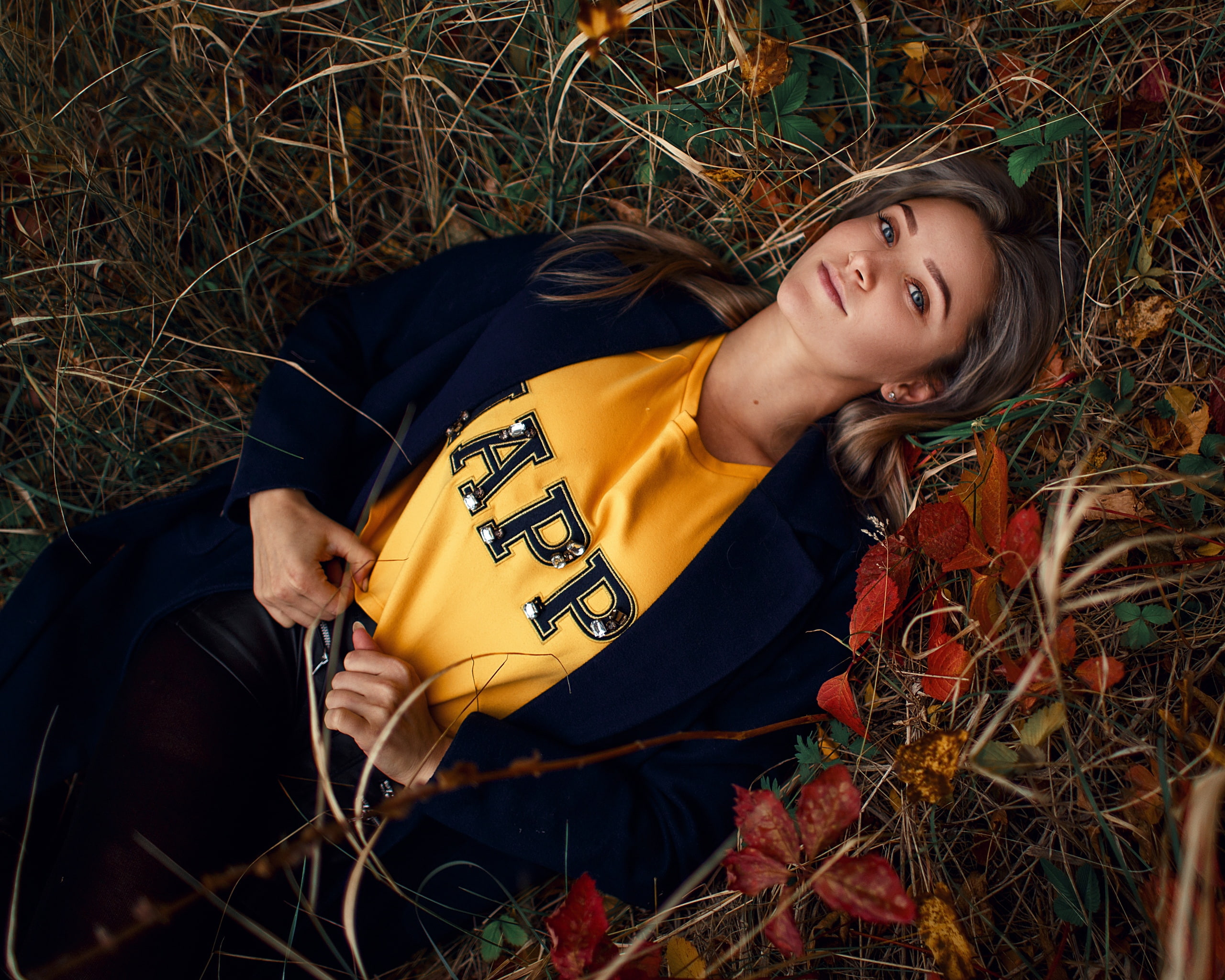 young adult, leisure activity, on the floor, model, real people, one person, casual clothing, outdoors, plant, looking at viewer, dry grass, women, leaves, HD Wallpaper