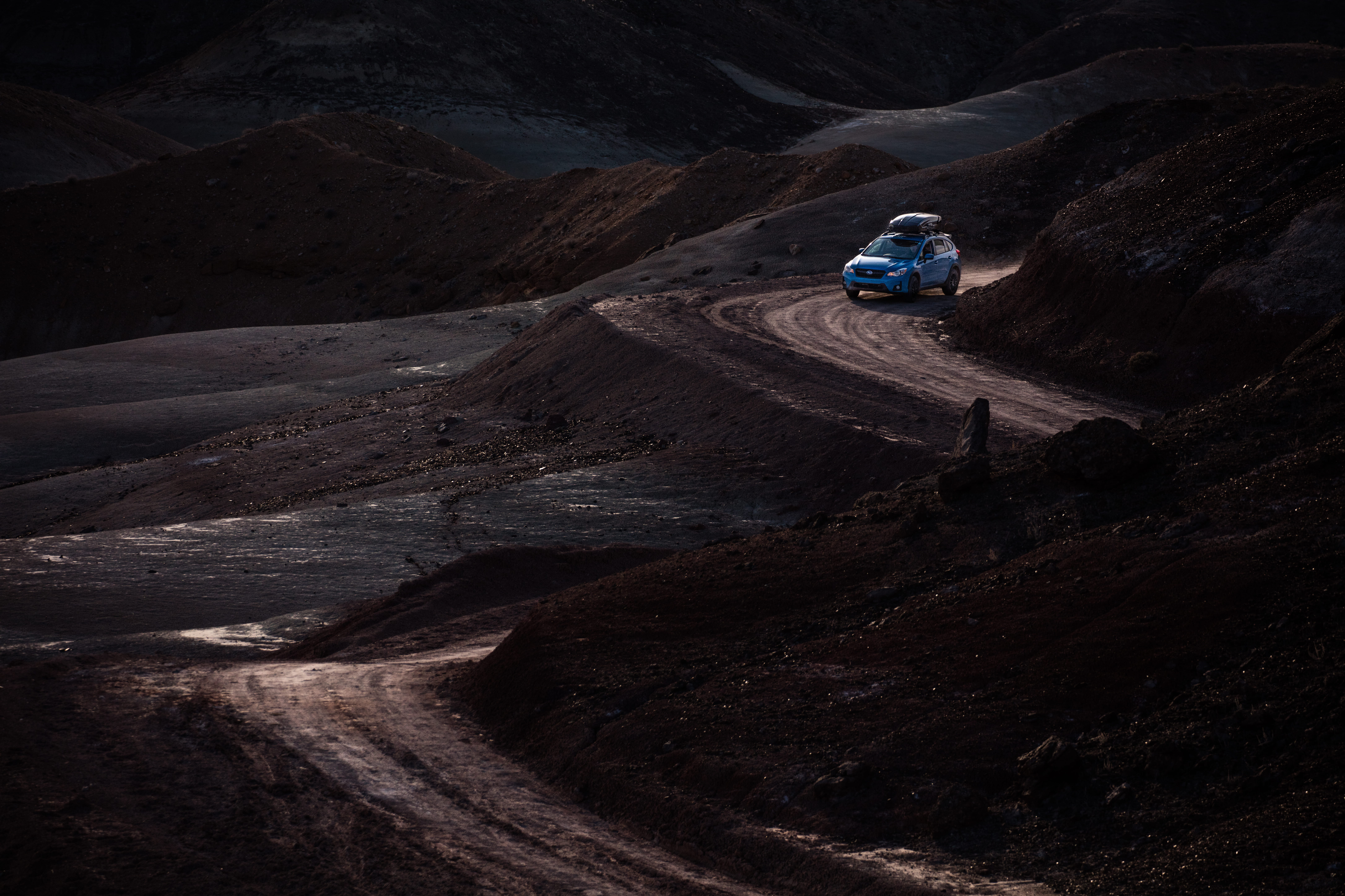 motor vehicle, nature, non-urban scene, mountain, blue, adventure, environment, land vehicle, car, 8K, leisure activity, outdoors, high angle view, zig, HD Wallpaper