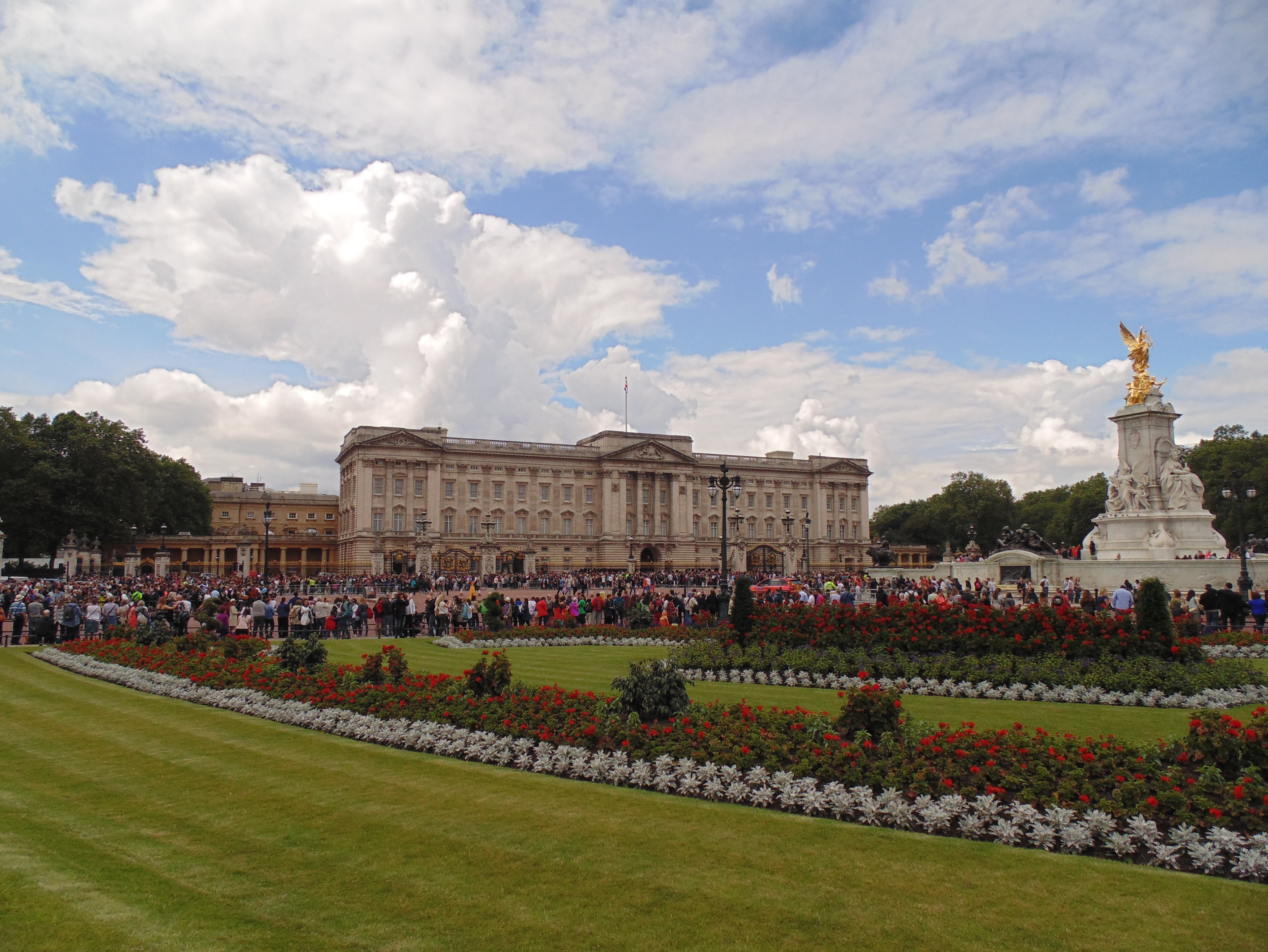 british, near, buckingham, flower, english, travel, palace, nature, sky, the past, britain, government, monument, memorial, building exterior, architectural column, HD Wallpaper