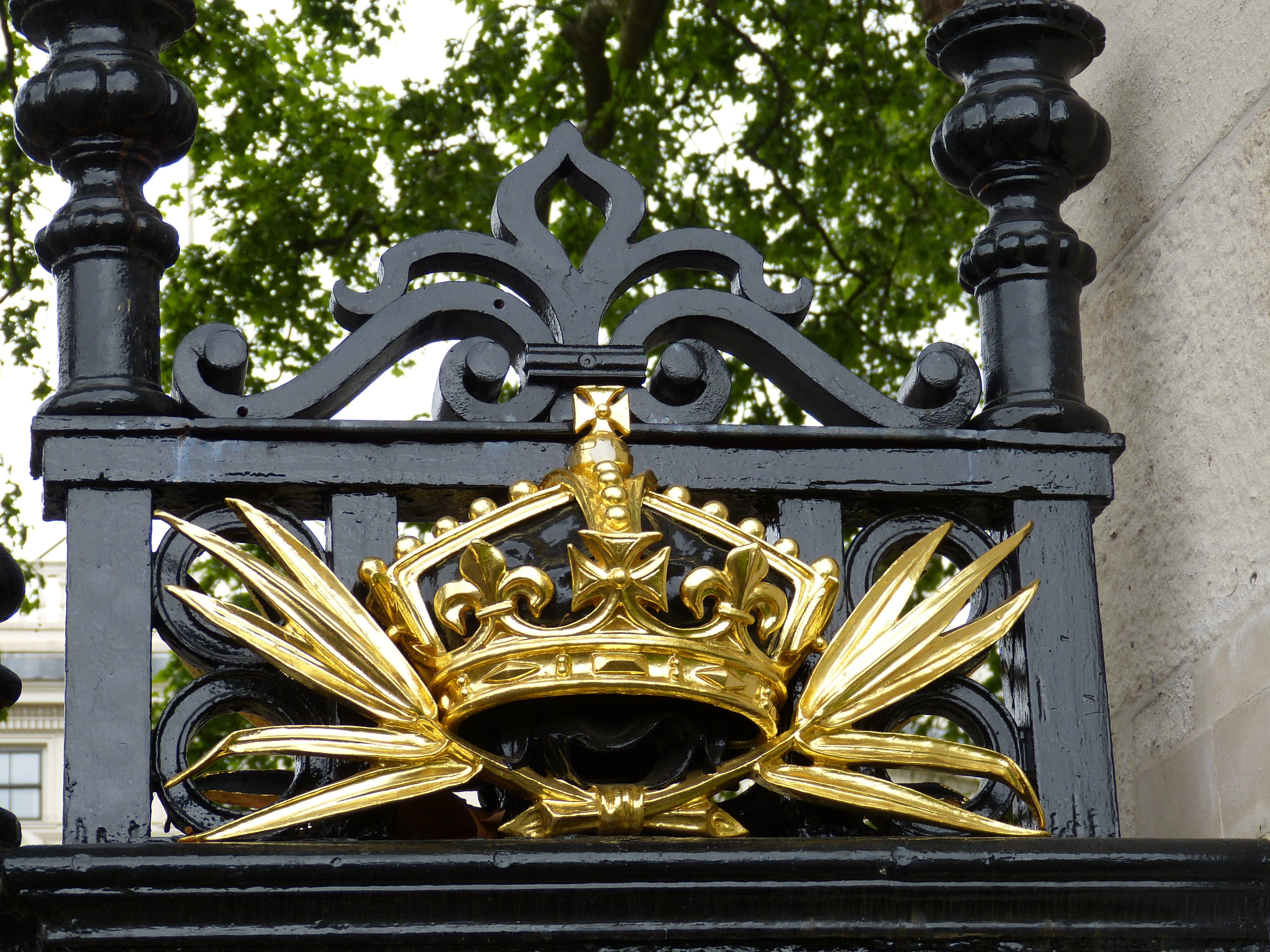 wrought iron, goal, building exterior, decoration, london, no people, architecture, sculpture, plant, art and craft, design, united kingdom, crown, england, HD Wallpaper