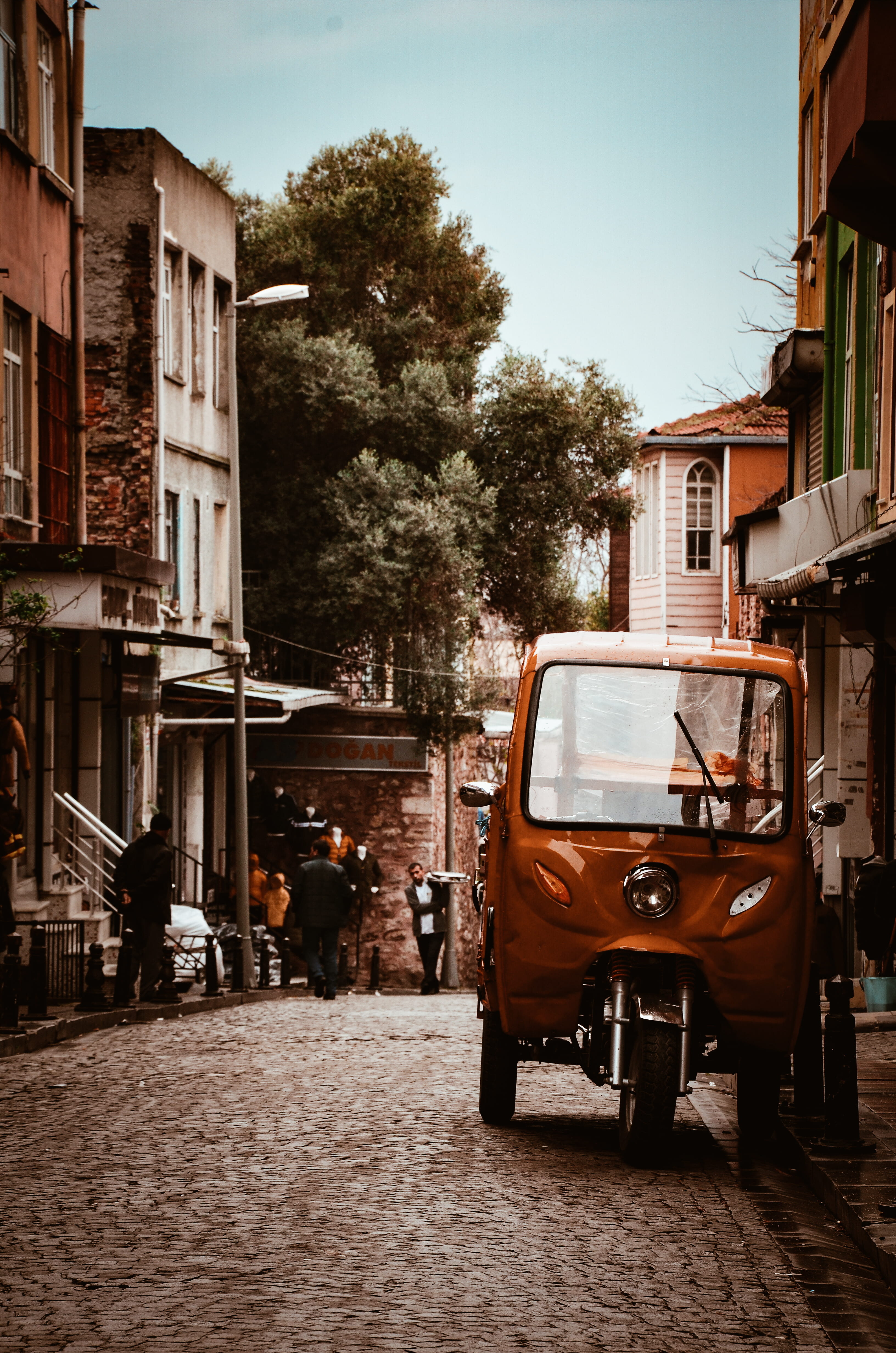 motor vehicle, day, people, residential district, house, vehicle, city life, incidental people, auto, sky, 4K, rickshaw, outdoors, nature, road, travel, Phone HD Wallpaper