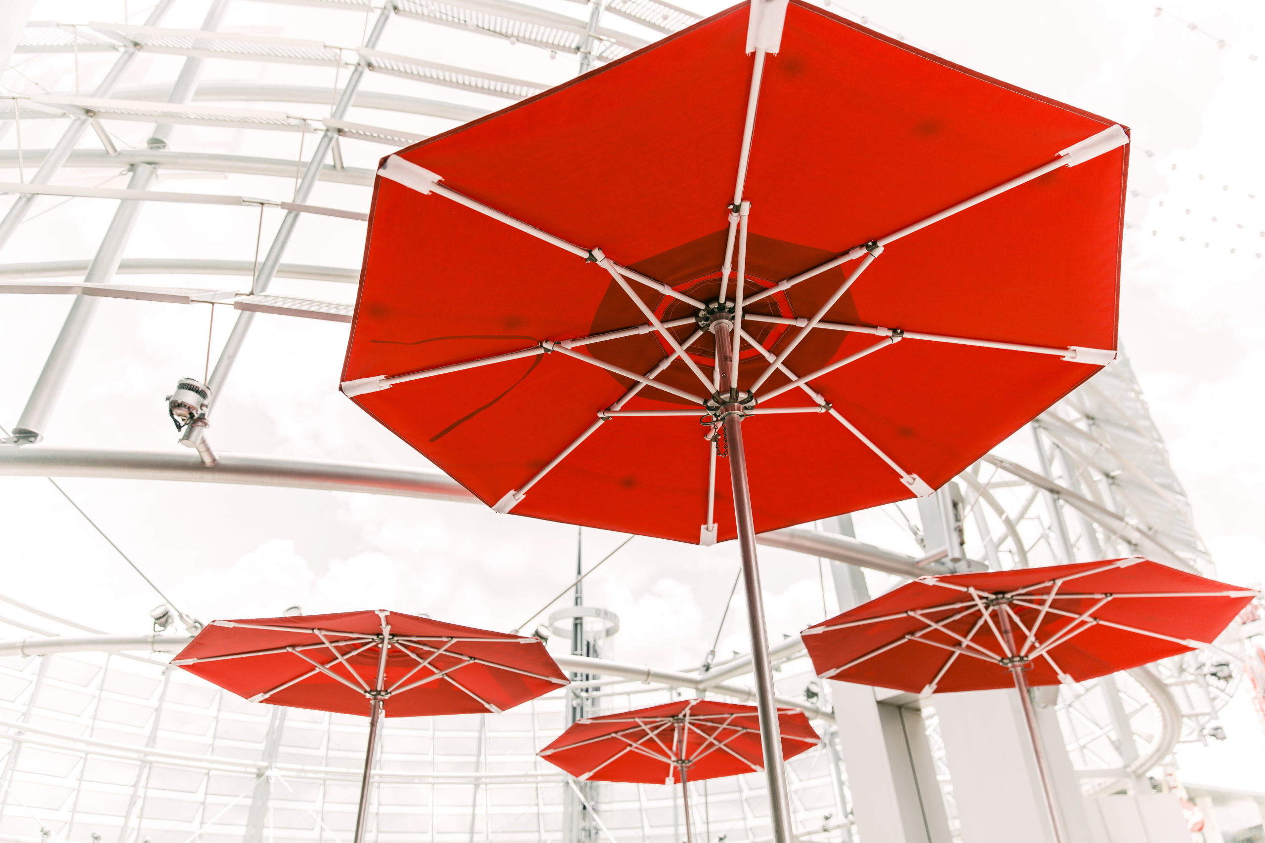 close-up, protection, nature, pattern, parasol, built structure, no people, building, ceiling, hanging, red, white color, 2K, security, architecture, umbrella, HD Wallpaper