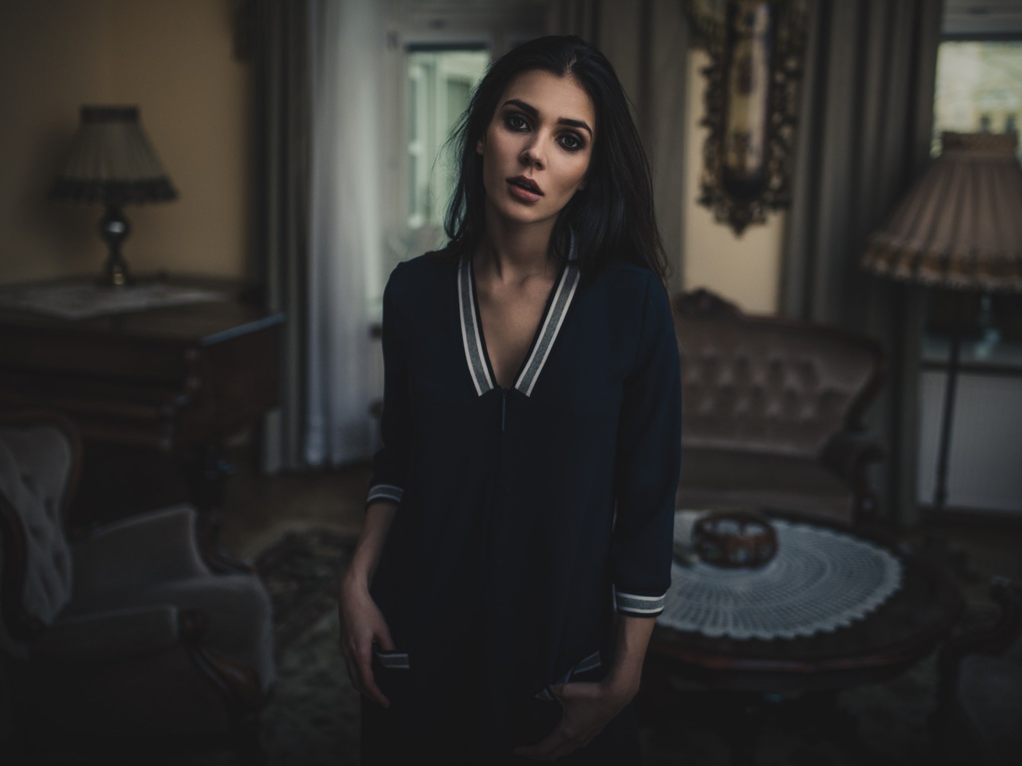 home interior, one person, portrait, front view, standing, three quarter length, 1080P, Magdalena Małochleb, hairstyle, waist up, focus on foreground, HD Wallpaper