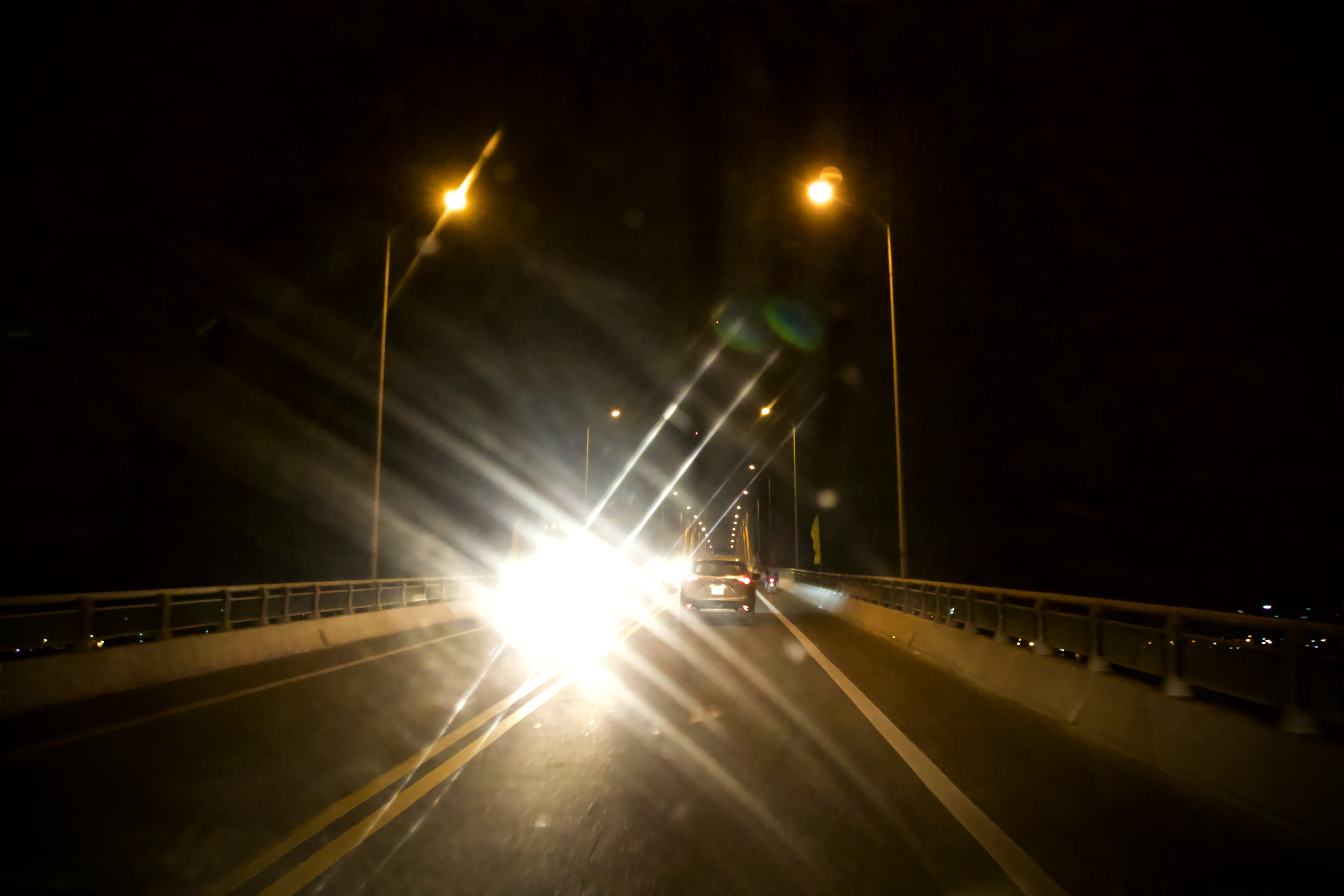 street light, lighting equipment, traffic, mode of transportation, land vehicle, asia, lens flare, vĩnh long, speed, road, no people, on the move, outdoors, HD Wallpaper