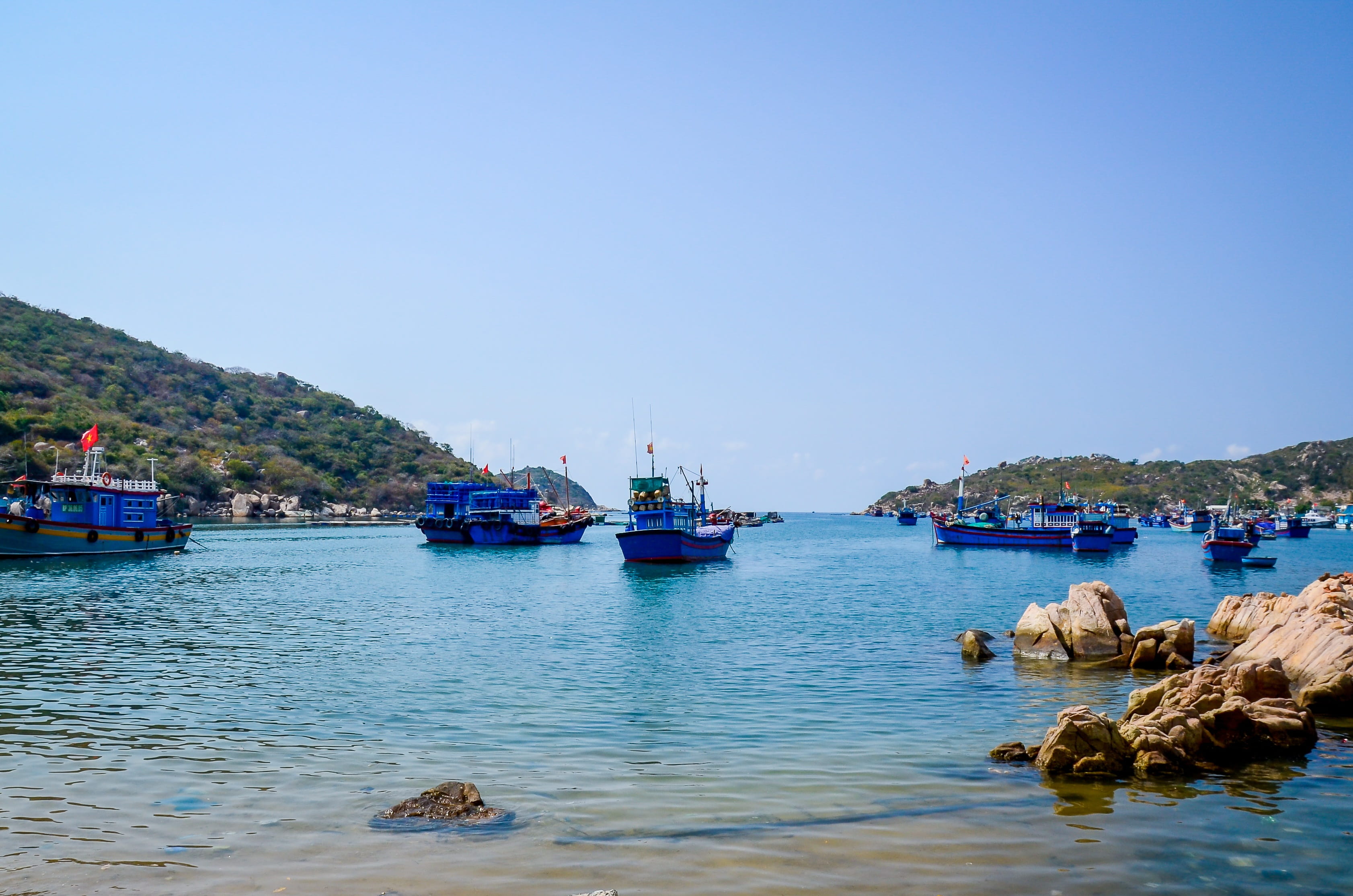 scenics - nature, nautical vessel, nature, sea, sky, coast, blue, water, natural, mountain, waterfront, anchoring, vinh hy, outdoors, 2K, the boat, copy space, HD Wallpaper