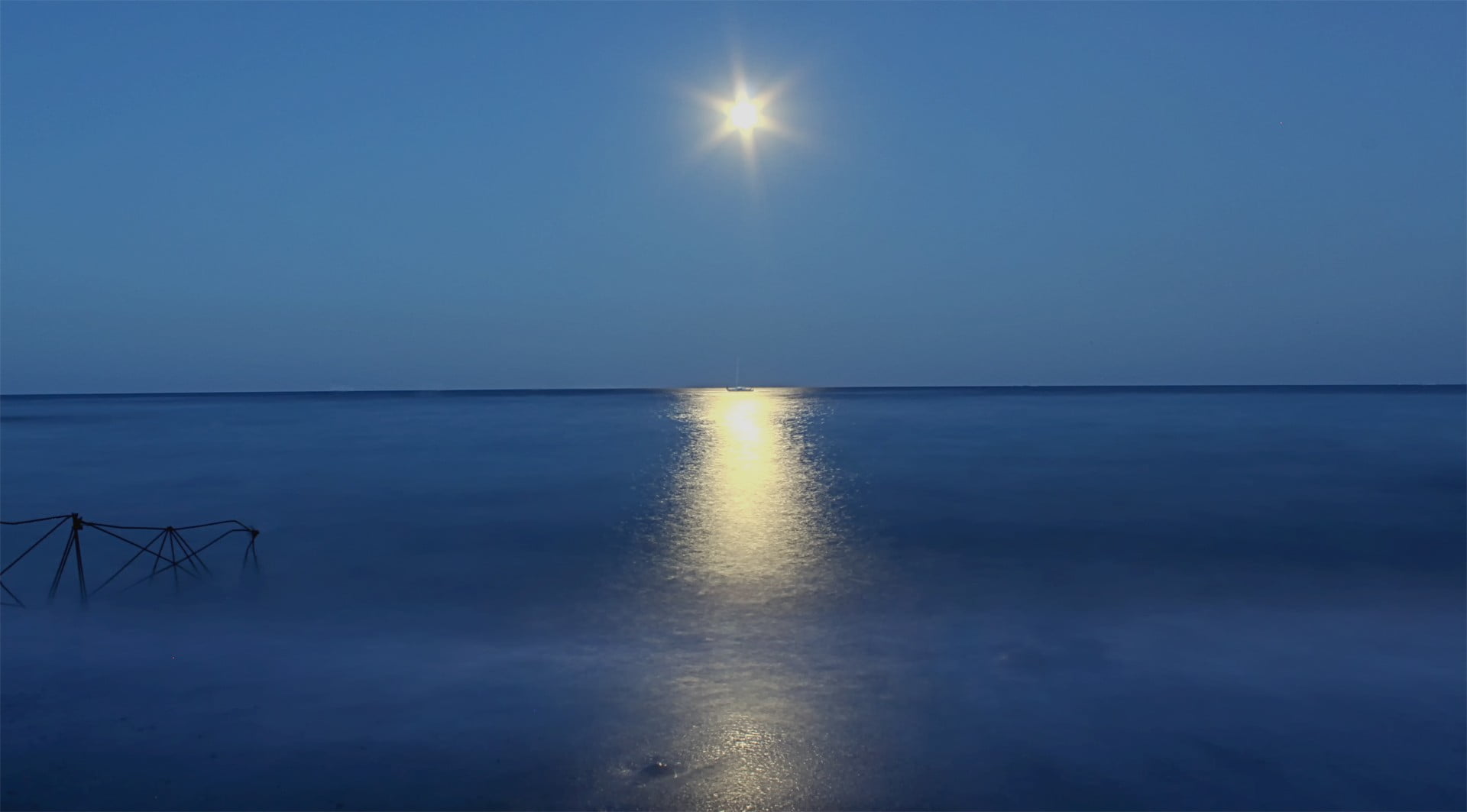 gray, tranquility, horizon, idyllic, flat, no people, horizon over water, tranquil scene, beauty in nature, moonlight, outdoors, screen, water, reflection, HD Wallpaper