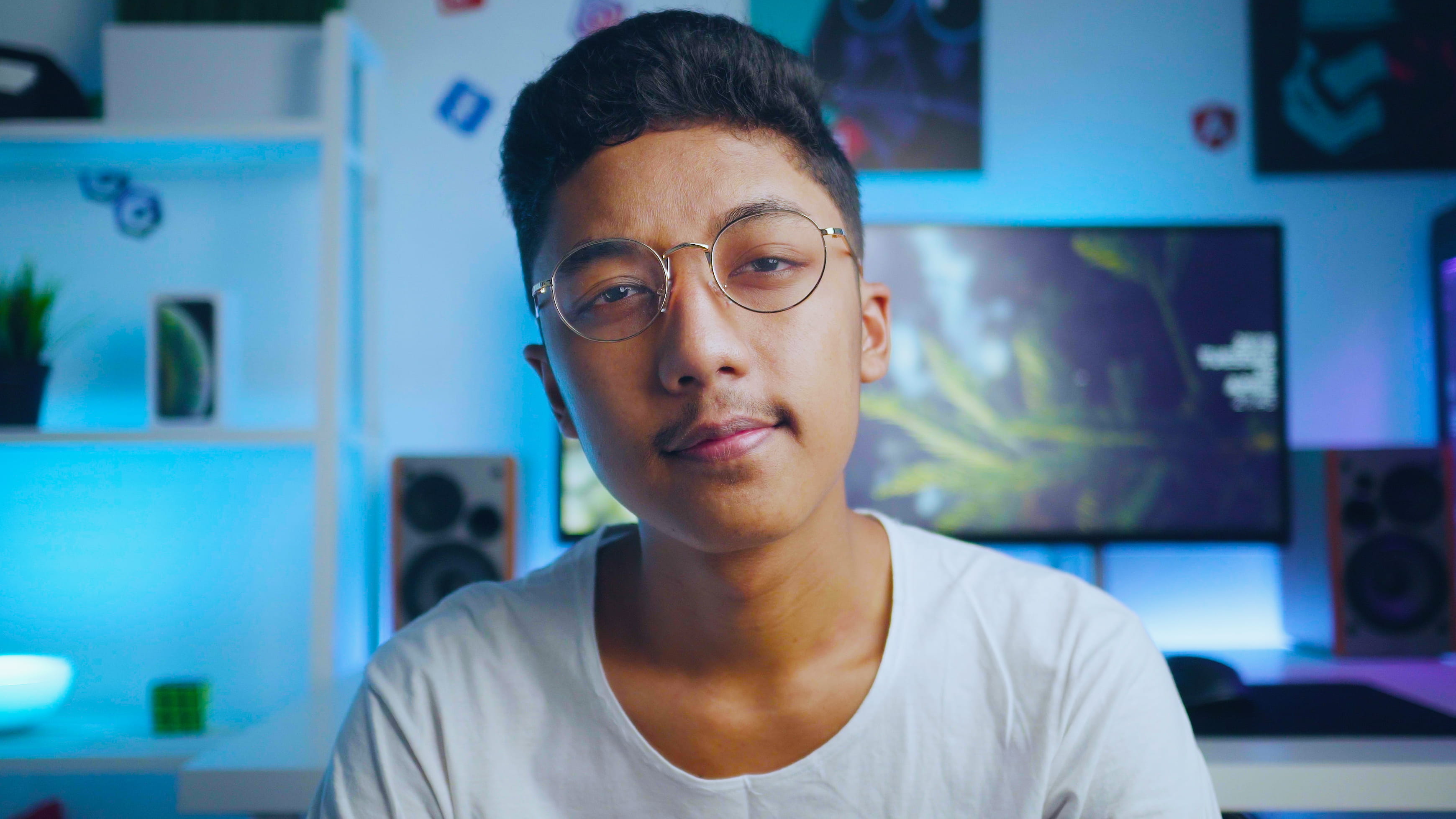 young men, electronics, shirt, content creator, glasses, monitor, adult, videographer, casual clothing, lifestyles, screen, accessories, front view, photography, HD Wallpaper