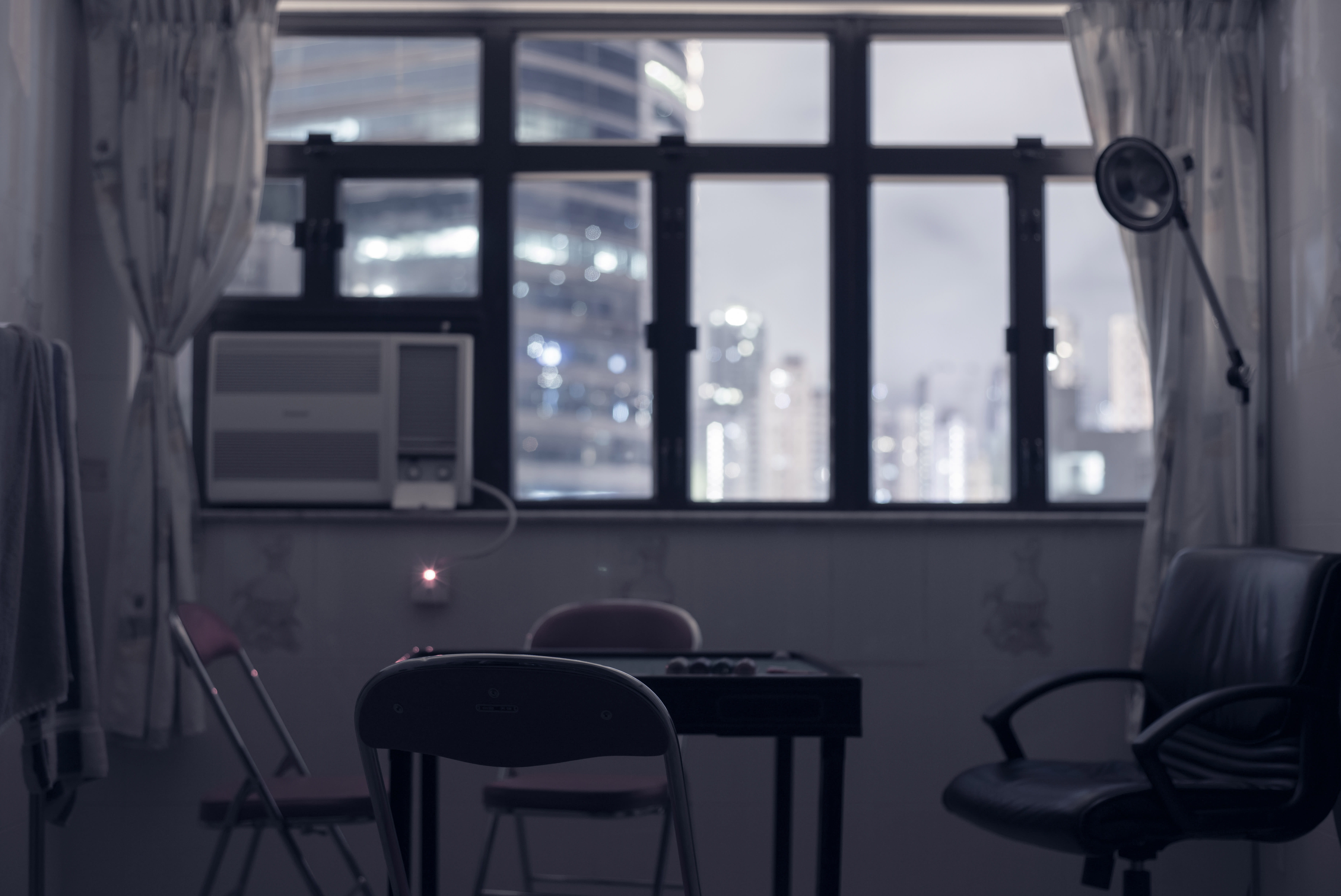 dark, mahjong, no people, mood, desk, asia, clinic, housing, window, culture, business, lab, domestic room, night, empty, seat, table, home, indoors, lighting equipment, HD Wallpaper