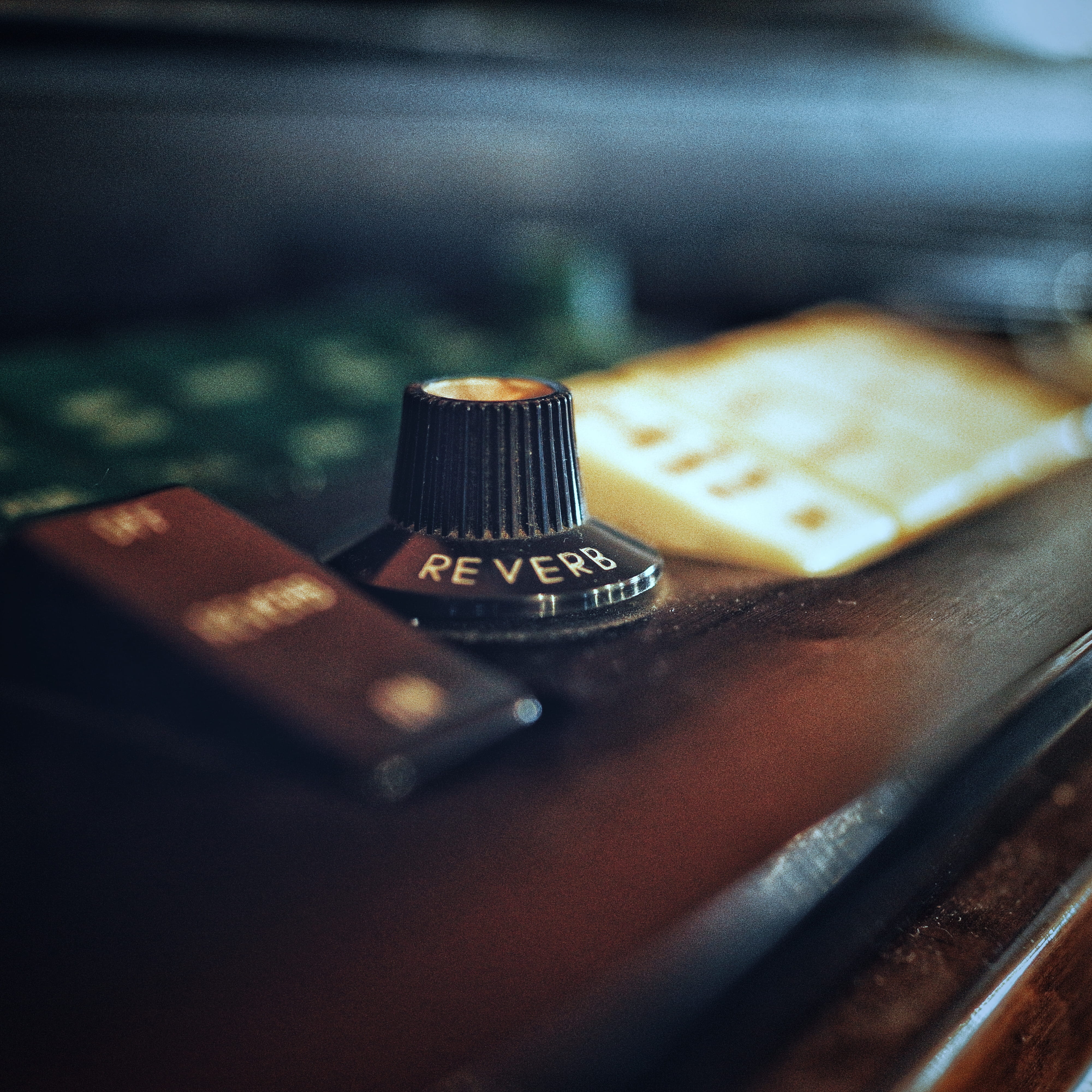 selective, love, arts culture and entertainment, philadelphia, equipment, 4K, reverb, selective focus, table, indoors, electric guitar, focus, technology, HD Wallpaper