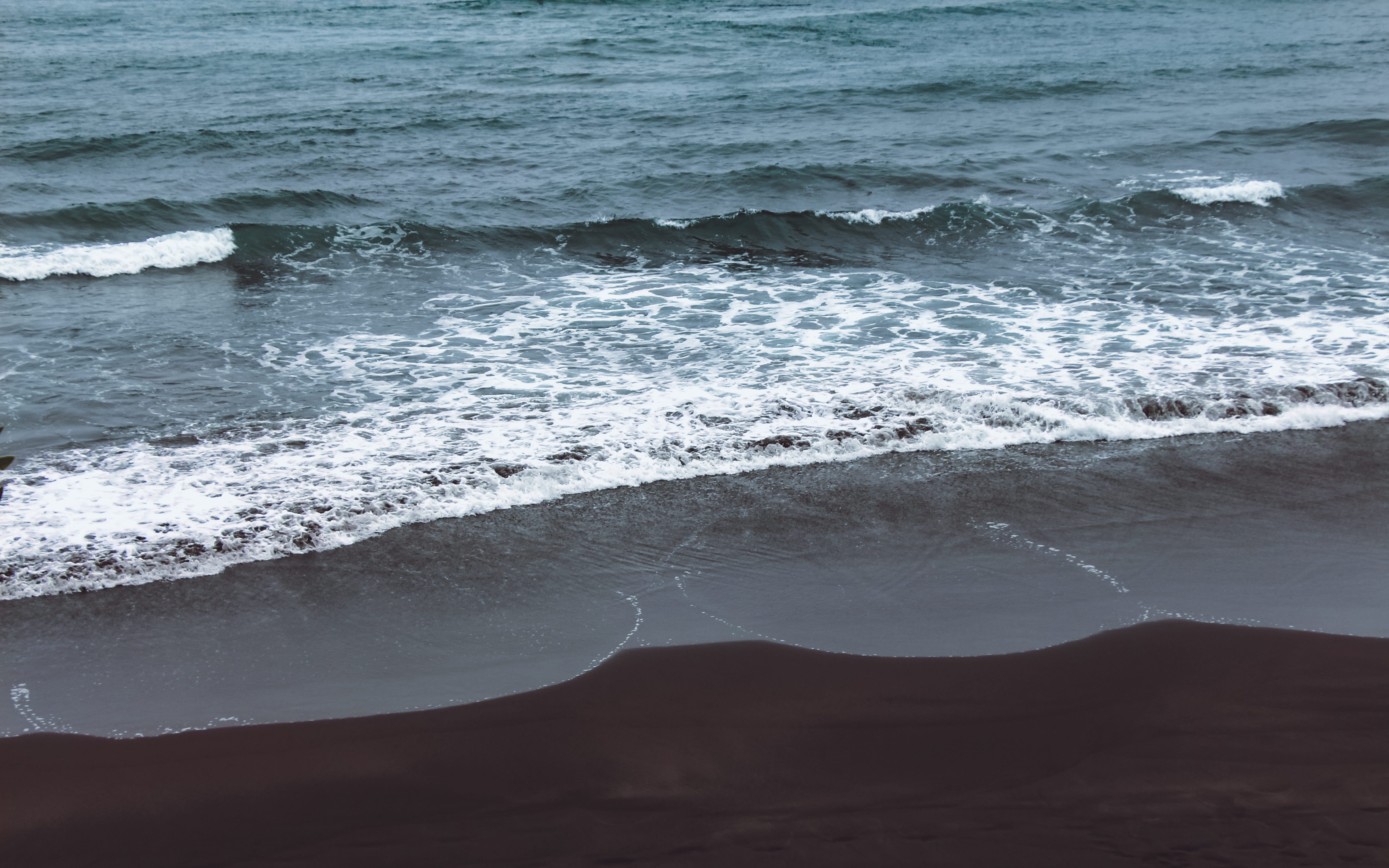 wave, minimal, tones, remote, 5K, daytime, beauty in nature, coast, coastline, simple, shoreline, sand, high angle view, ocean, shore, whitecap, surfing, HD Wallpaper