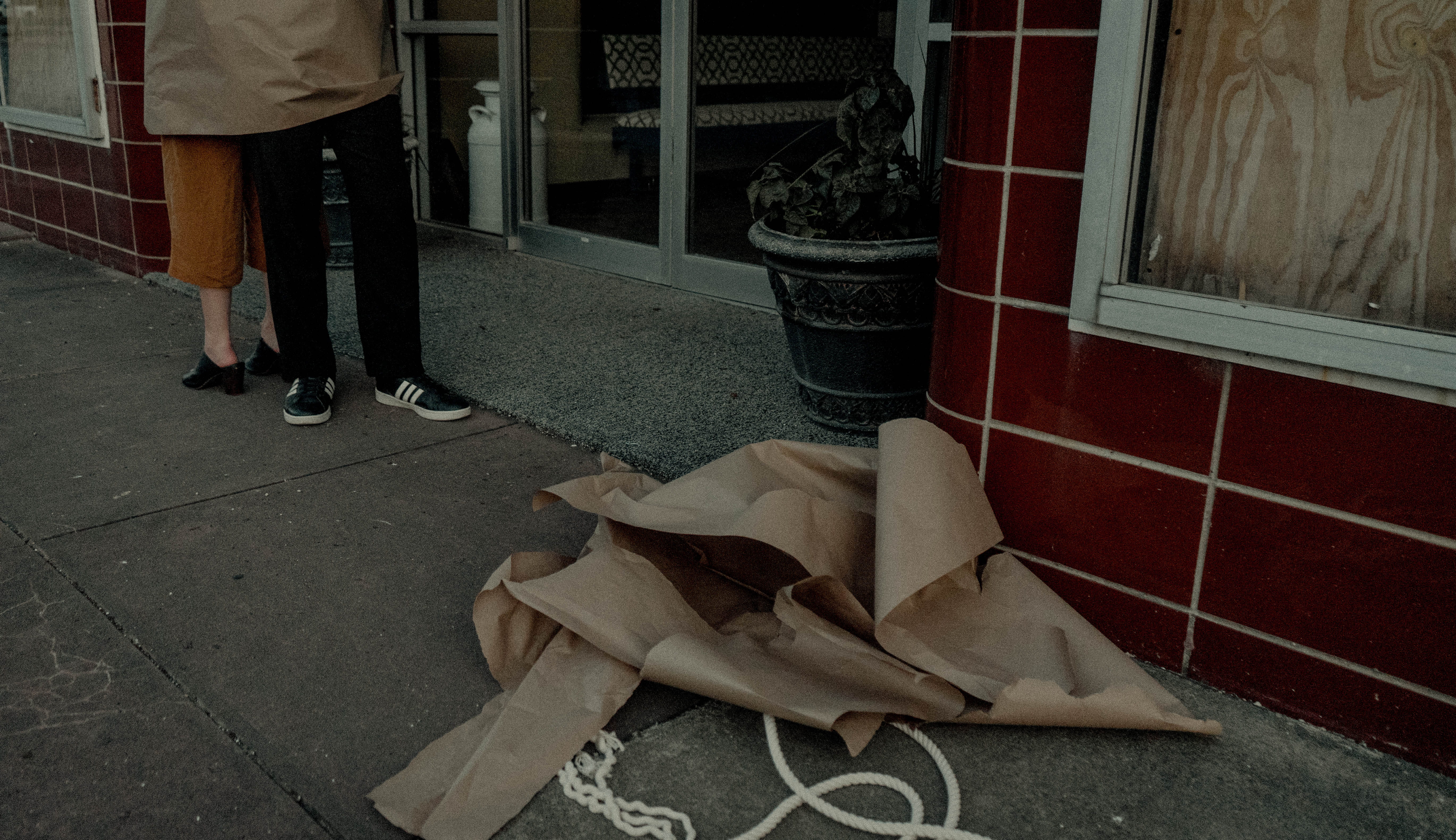 tiled floor, human leg, standing, real people, person, old theater, clothing, people, day, human, footpath, waiting, fashion, editorial, dark vintage, brown, HD Wallpaper