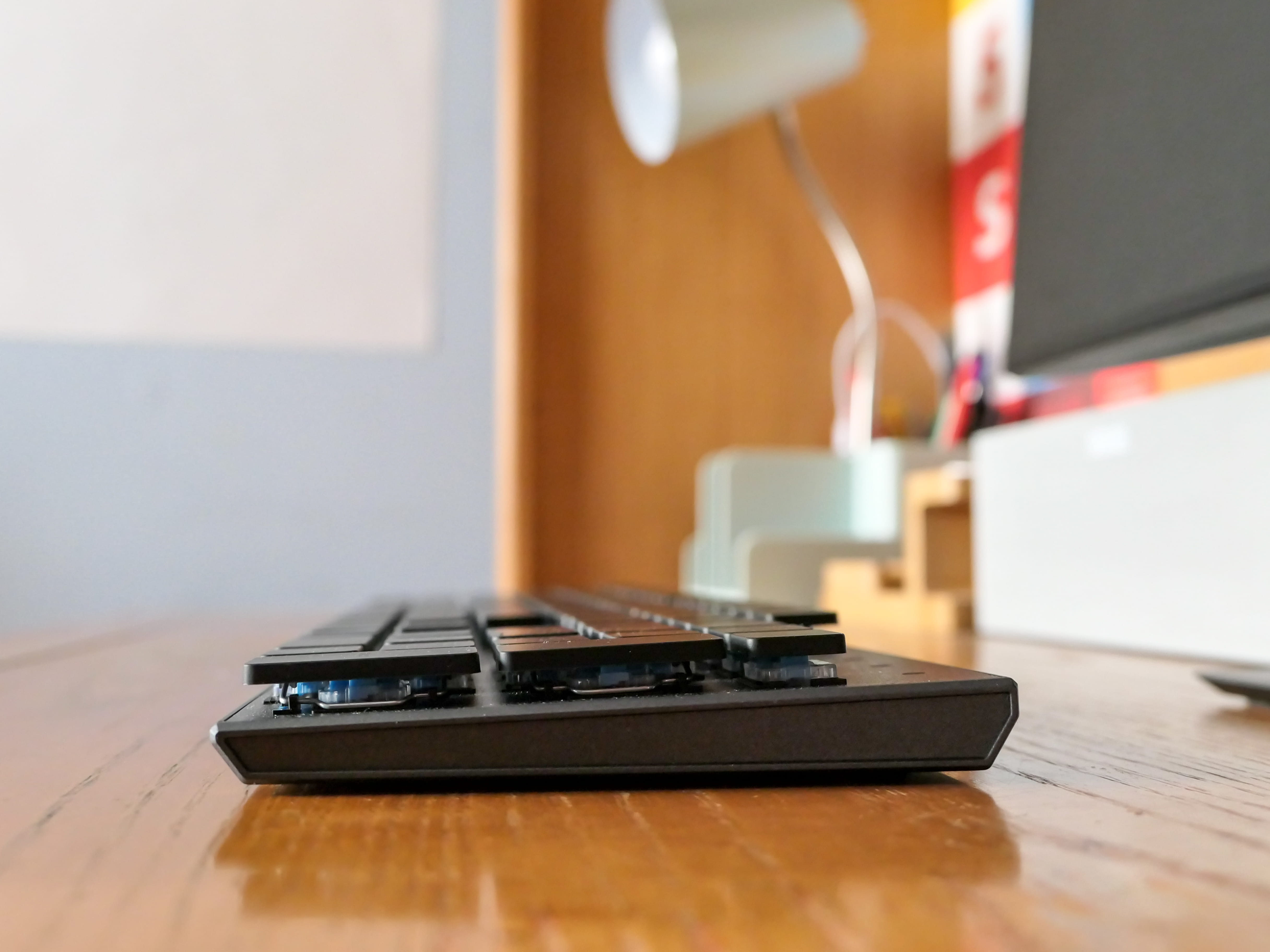 people, mouse, lifestyles, hardware, lcd screen, screen, appliance, flooring, desk, pc, table, laptop, plywood, hardwood, adapter, monitor, equipment, domestic life, HD Wallpaper