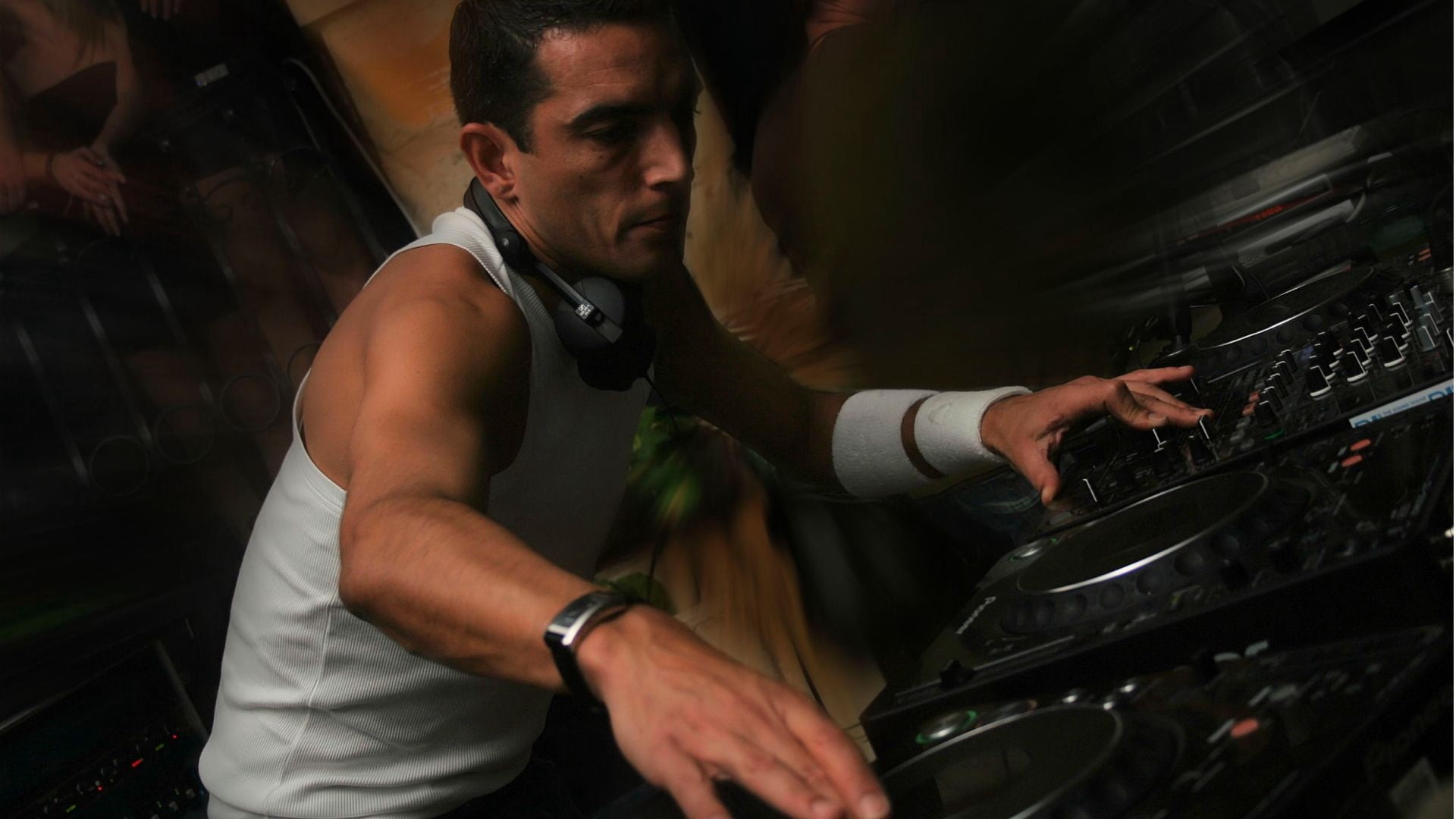 mechanic, sound, headphones, technology, working, people, watches, indoors, nightclub, entertainment, men, looking, mixing, mode of transportation, listening, HD Wallpaper