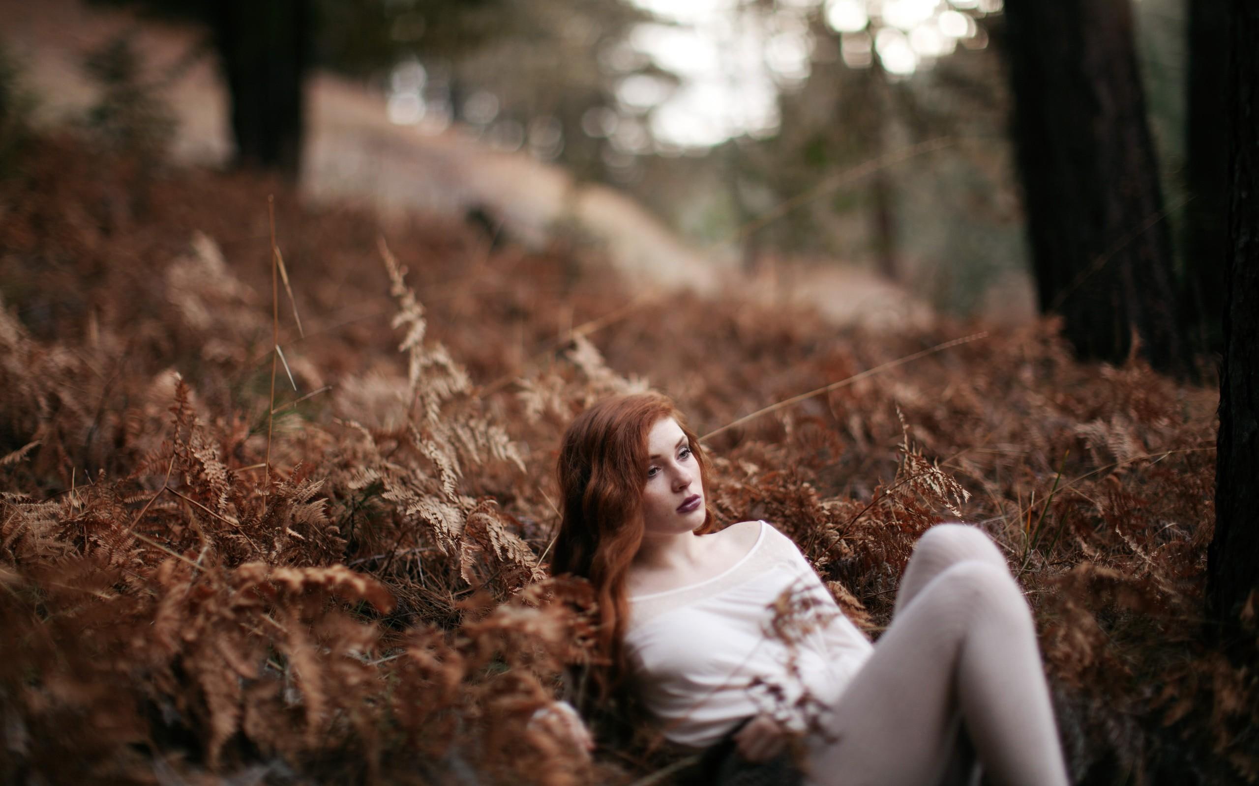 3d and abstract, woods, girl, leaves, season, autumn, hair, 2K, sad, scene, forest, HD Wallpaper
