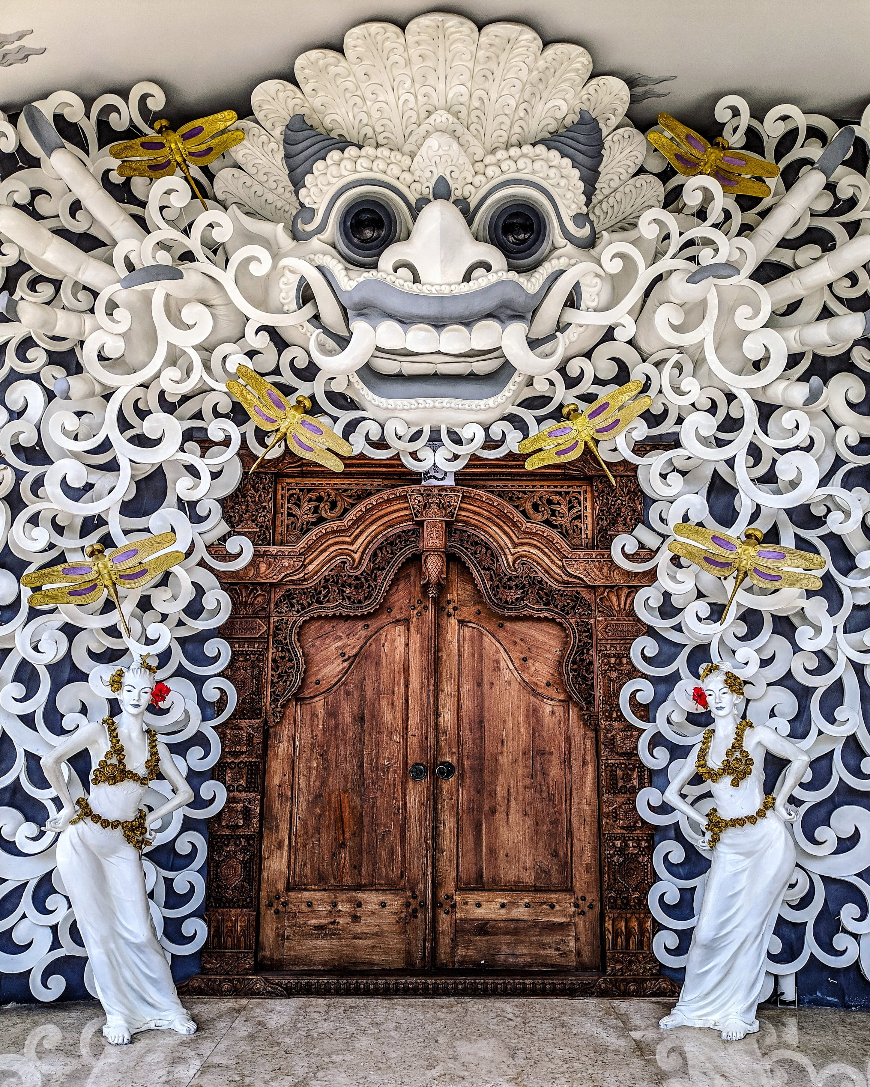 gold, brown, entrance, 2K, white color, wood - material, art and craft, silver, sculpture, day, creativity, indonesia, decorative, ornate, architecture, Phone HD Wallpaper