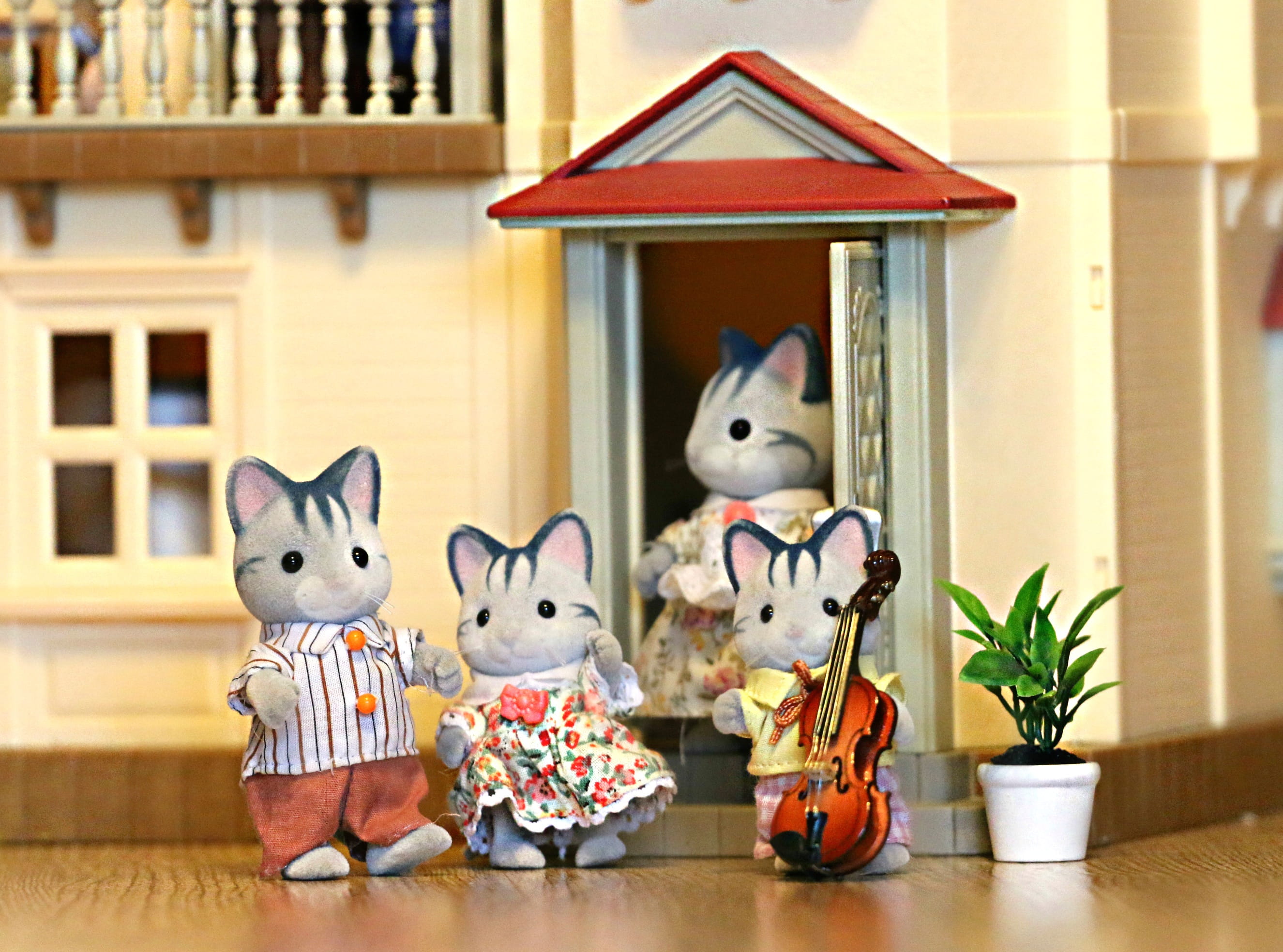 window, toy, house, domestic animals, decoration, kittens, 2K, miniature, no people, happiness, creativity, indoors, domestic, twins, cultures, craft, HD Wallpaper