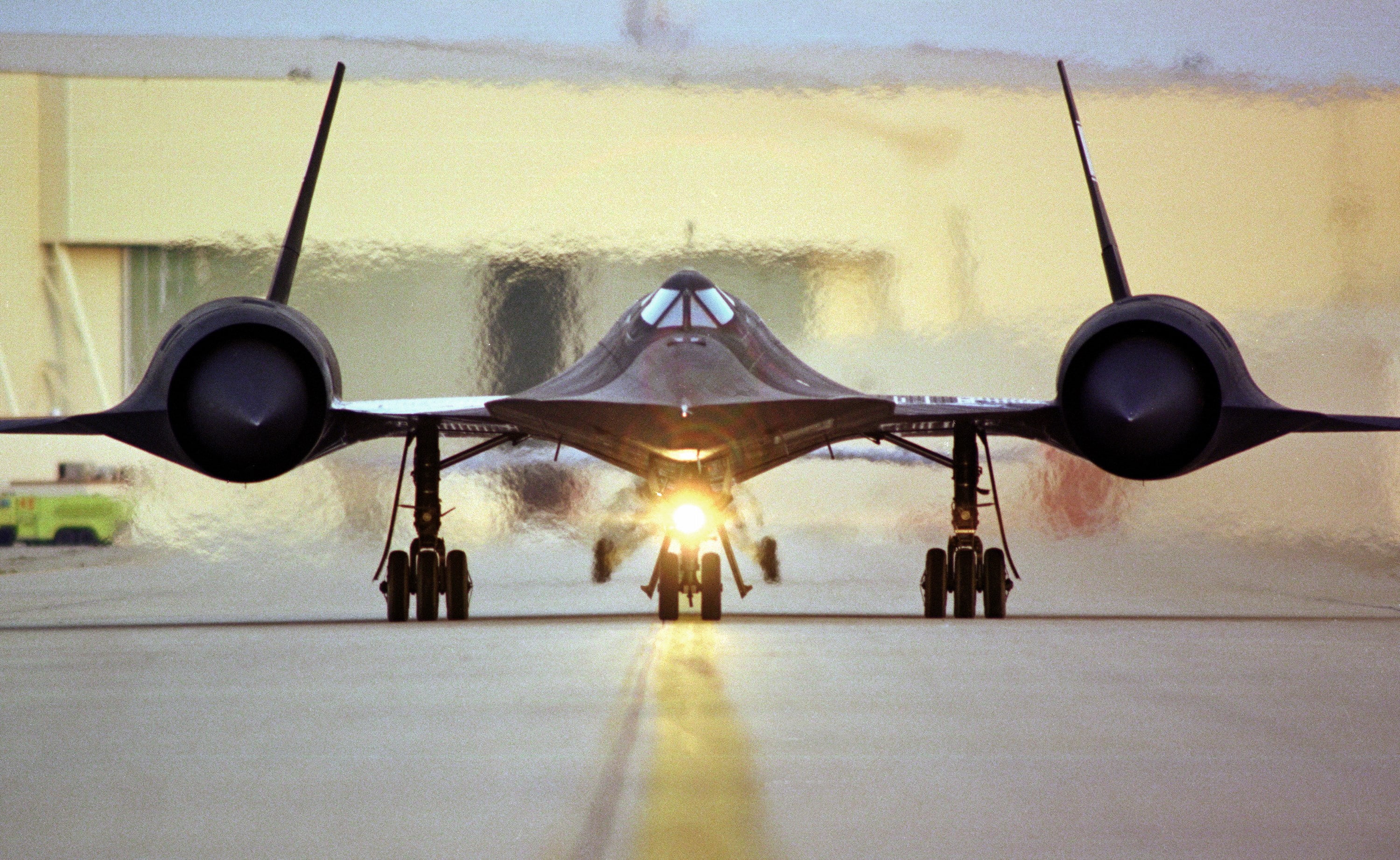day, 2K, lighting equipment, sky, mode of transportation, air vehicle, shadow, lockheed sr 71 blackbird, outdoors, airplane, lifestyles, nature, lens flare, HD Wallpaper
