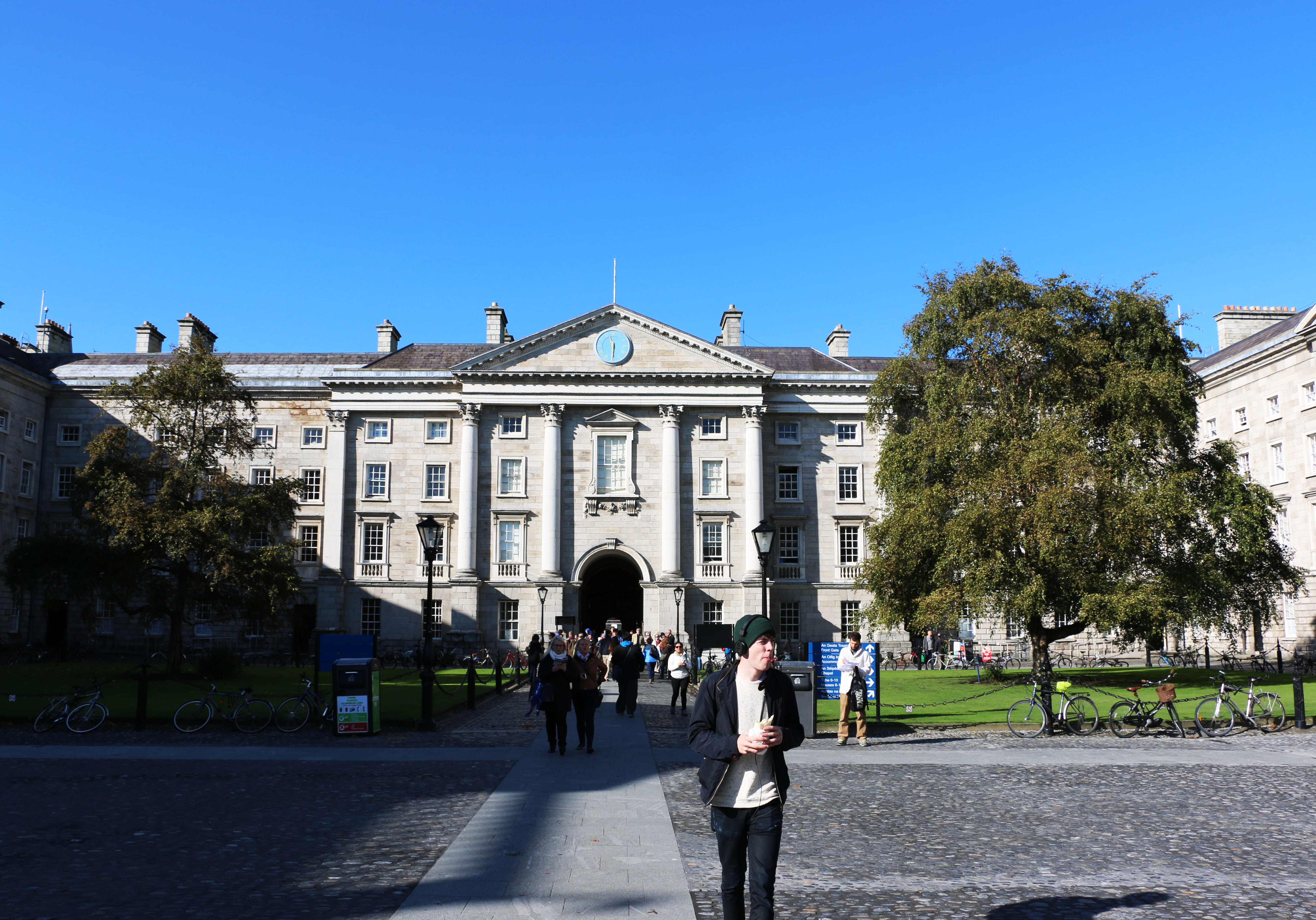 incidental people, ireland, architecture, people, city, school, dublin, college, urban, clear sky, day, women, nature, building exterior, sunlight, men, HD Wallpaper